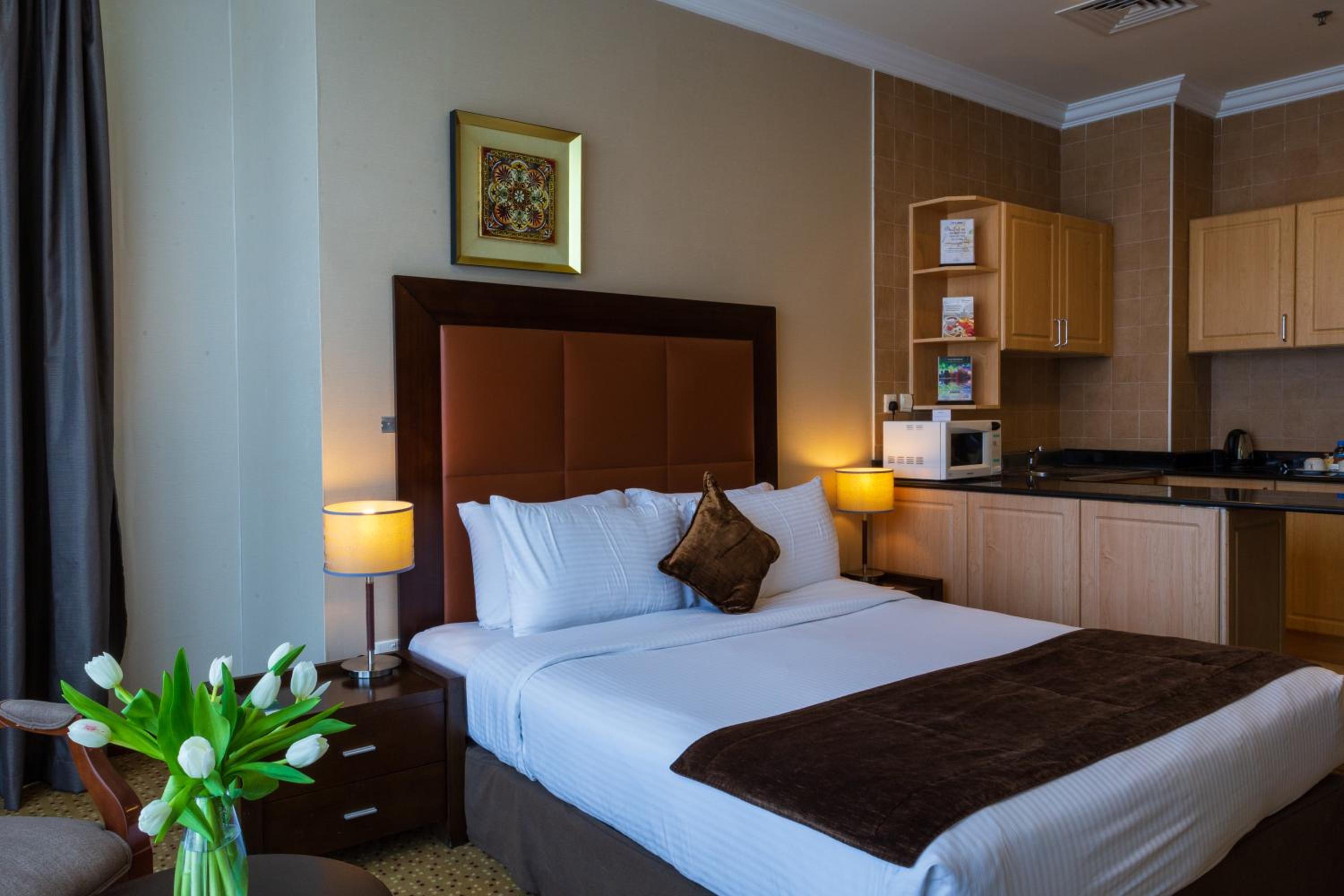 Deluxe Room - Photo 13