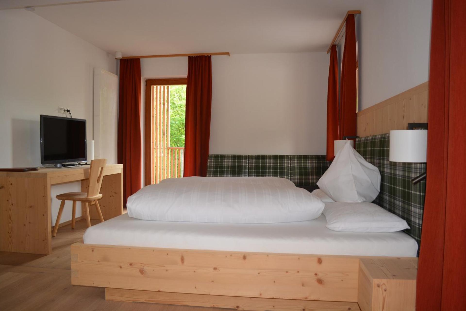 Suite with Balcony - Photo 2