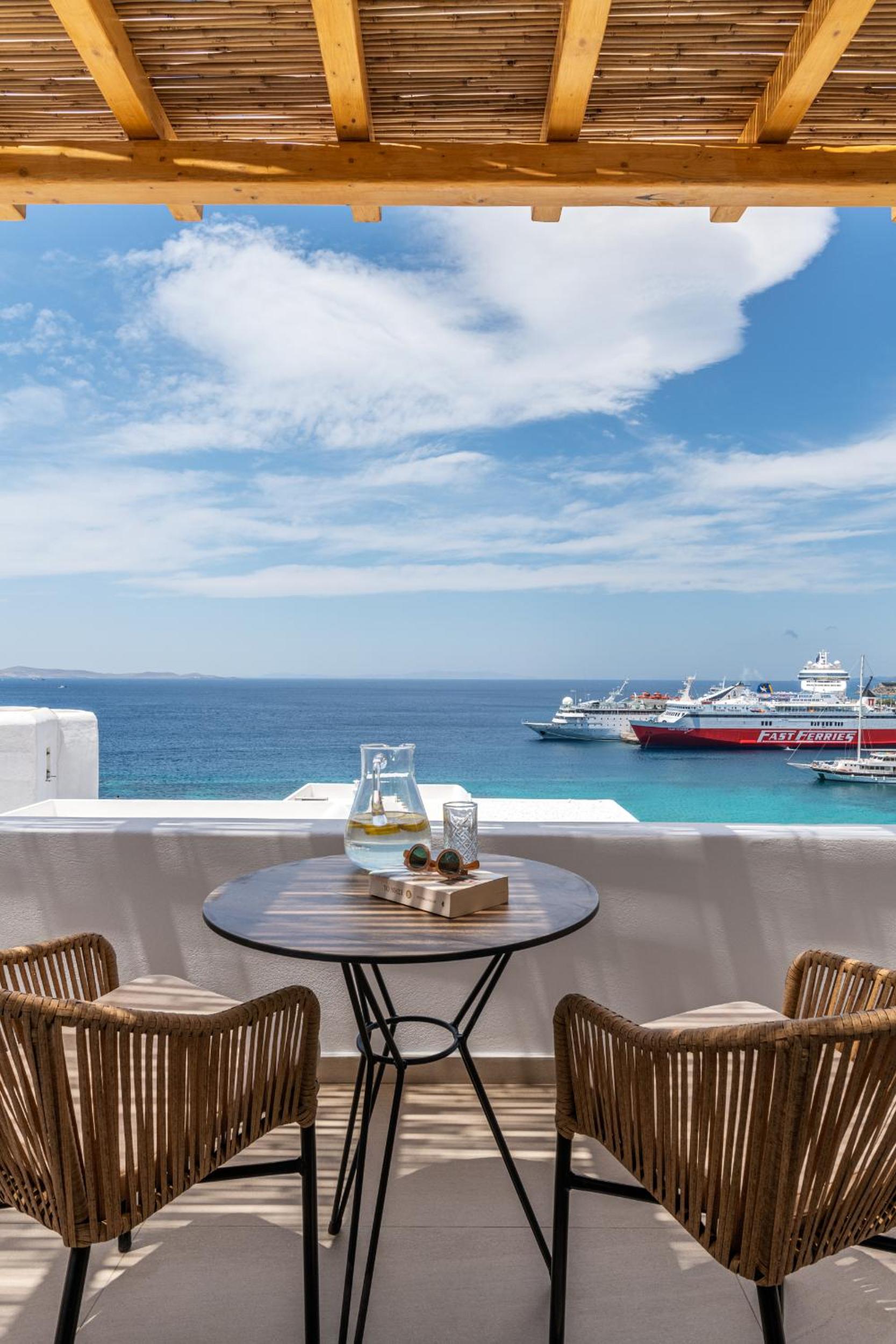Deluxe Double Room with Sea View - Photo 12