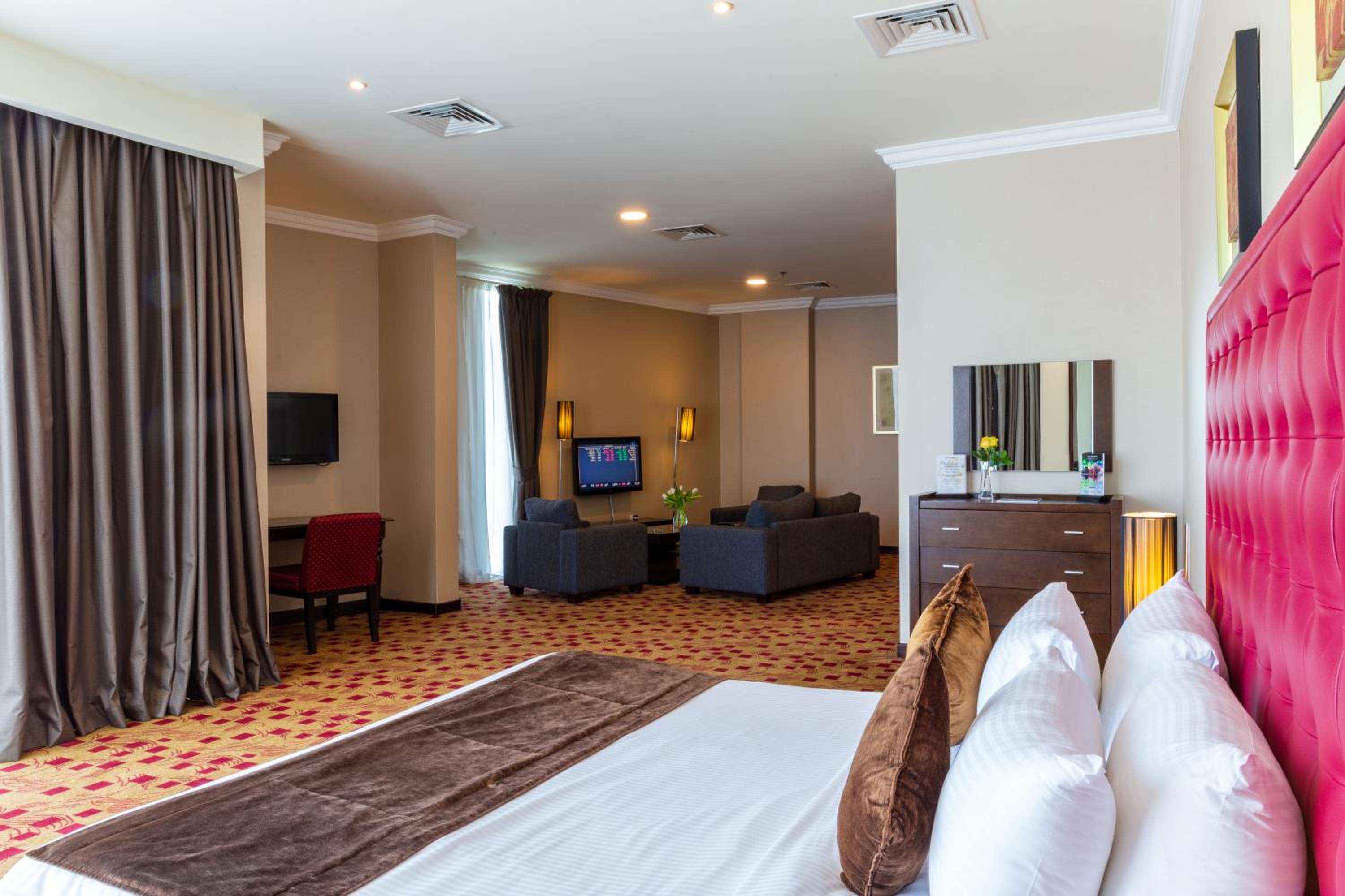 Deluxe Suite - Photo 3