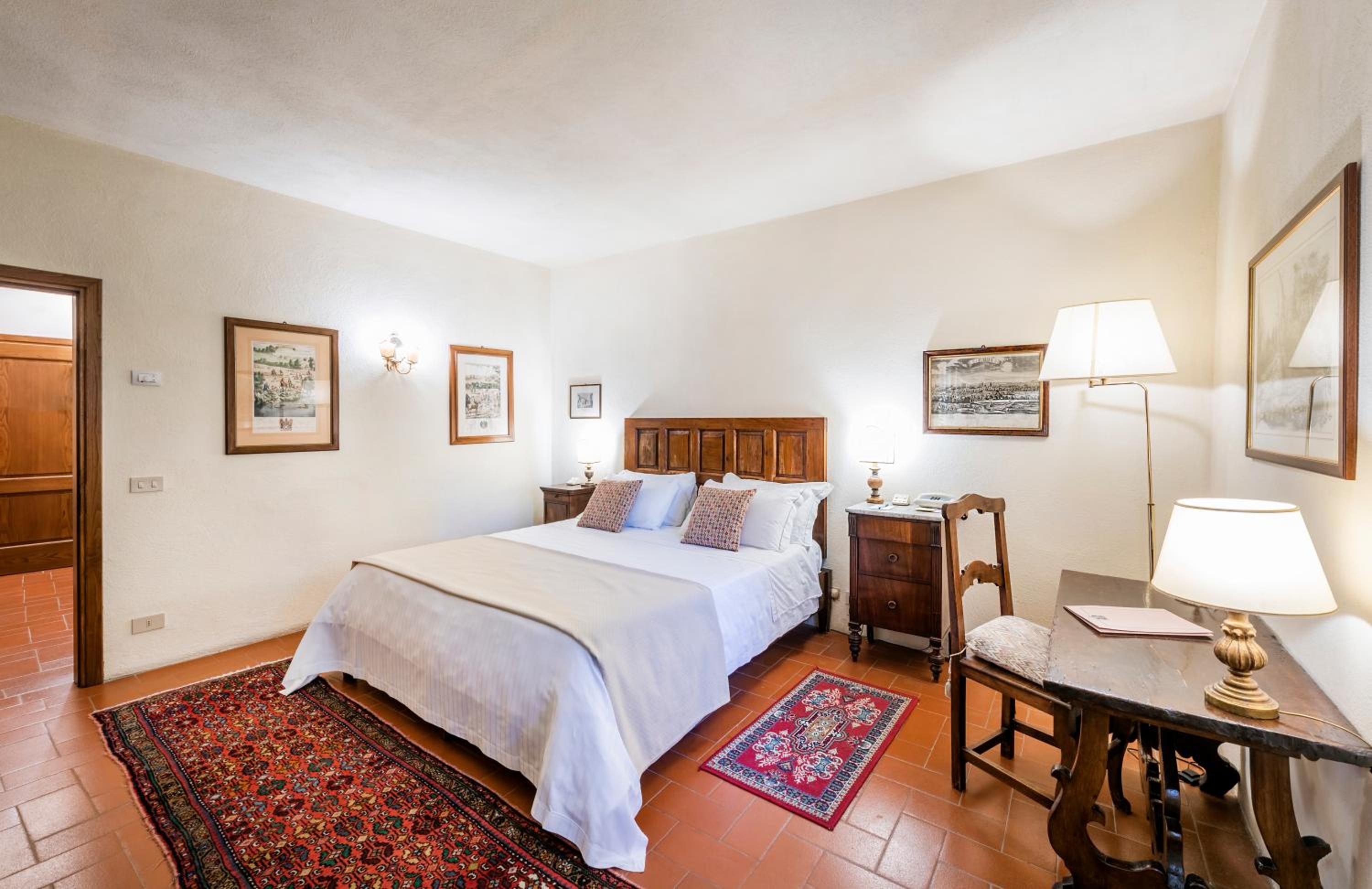 Standard Double or Twin Room with Street View - Photo 5