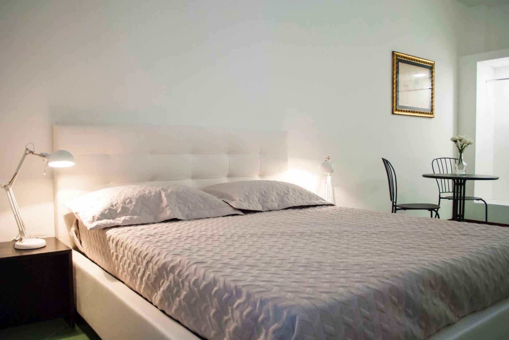 Large Double Room - Photo 1