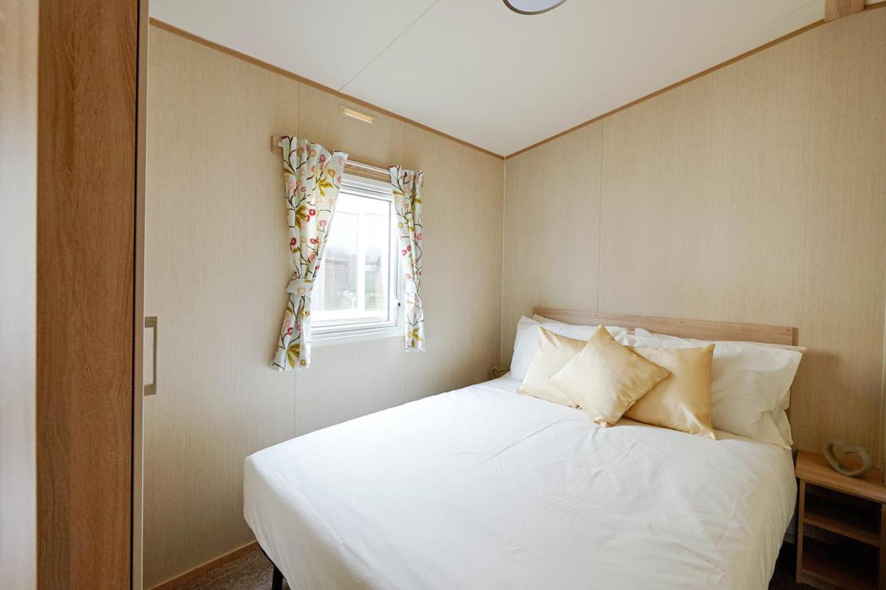 Comfort 8 Berth Caravan photo 2