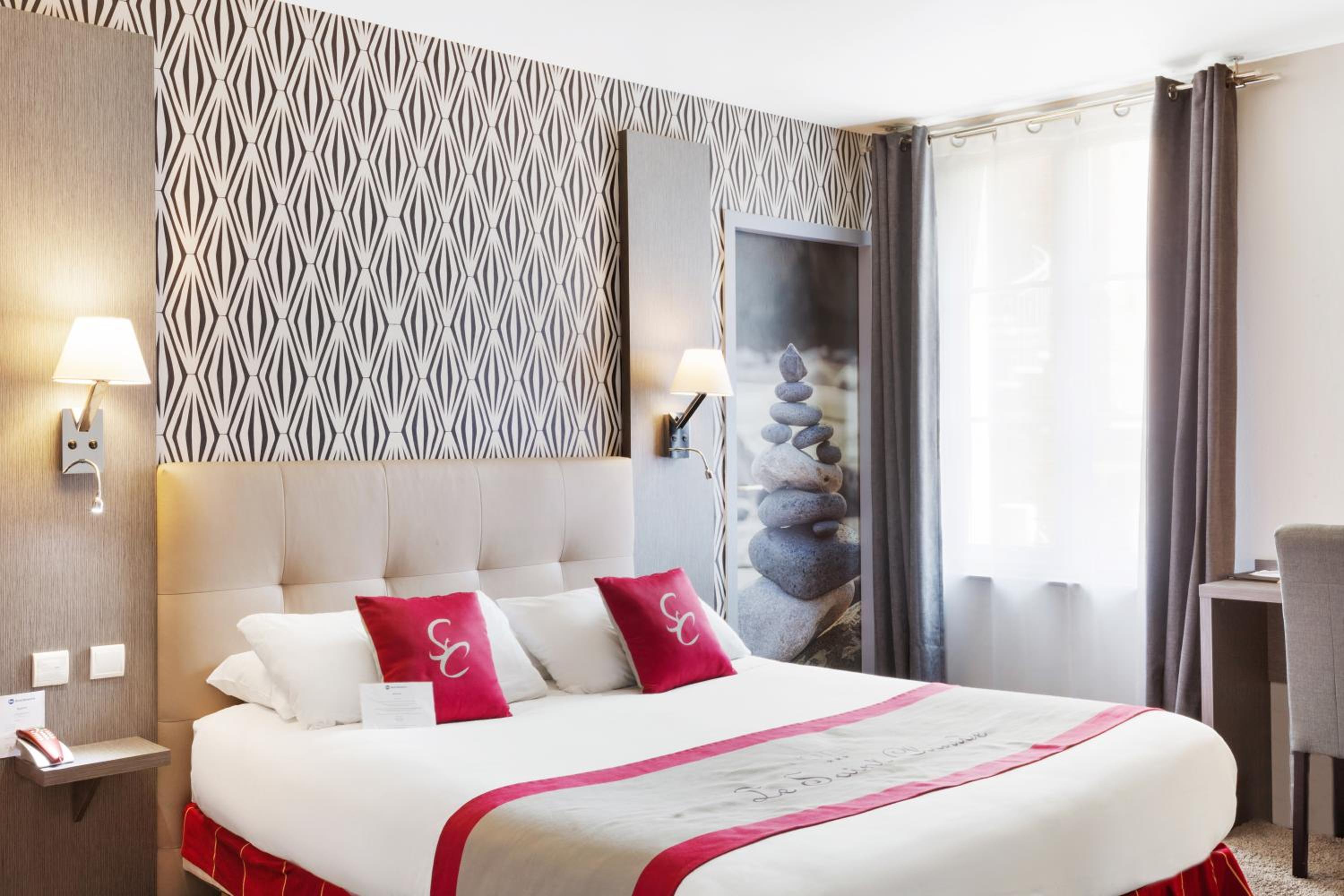 Queen Suite - Photo 2