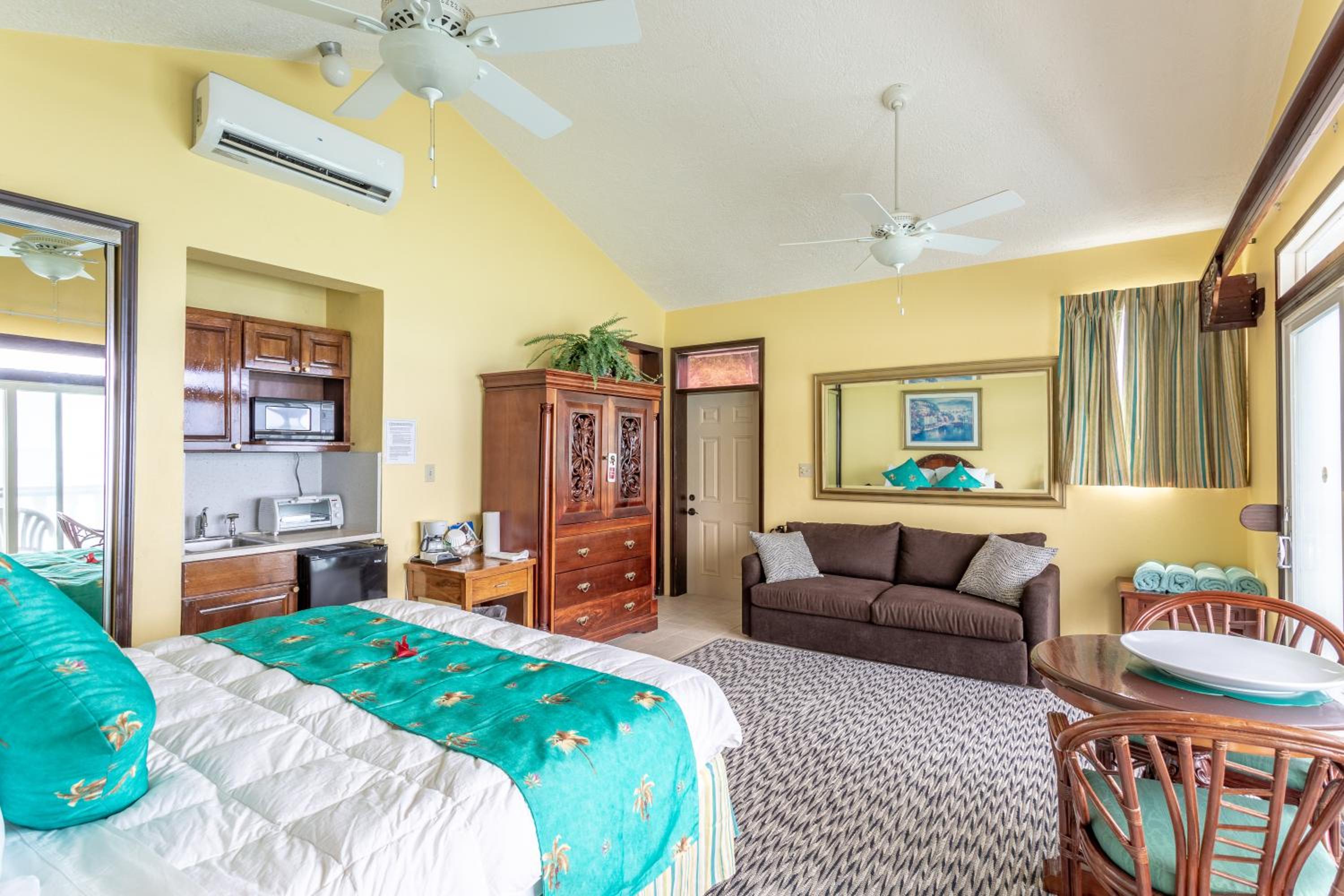 Deluxe Suite with Spa Bath