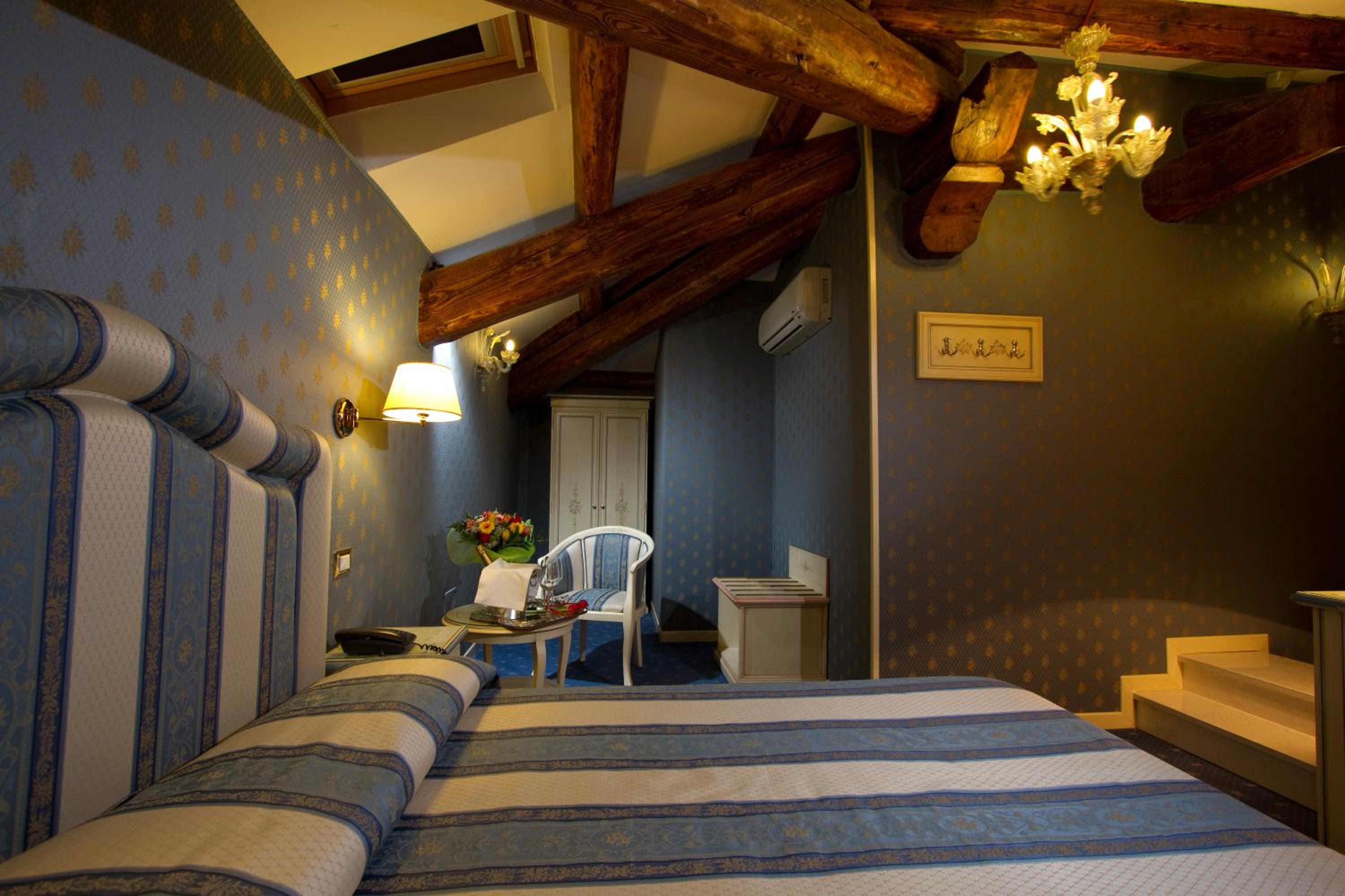 Double Room - Photo 22