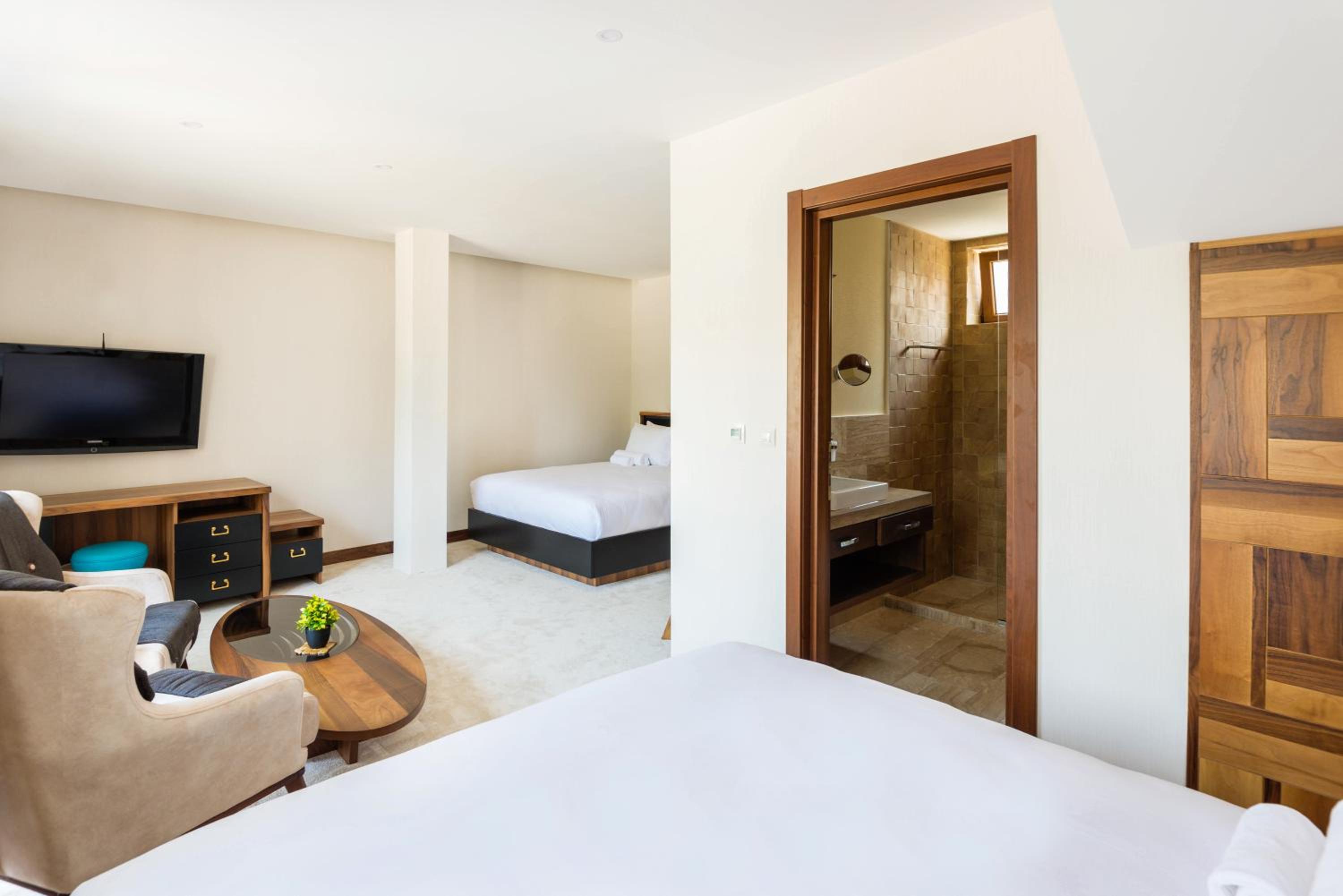 Deluxe Queen Room with Two Queen Beds photo 2