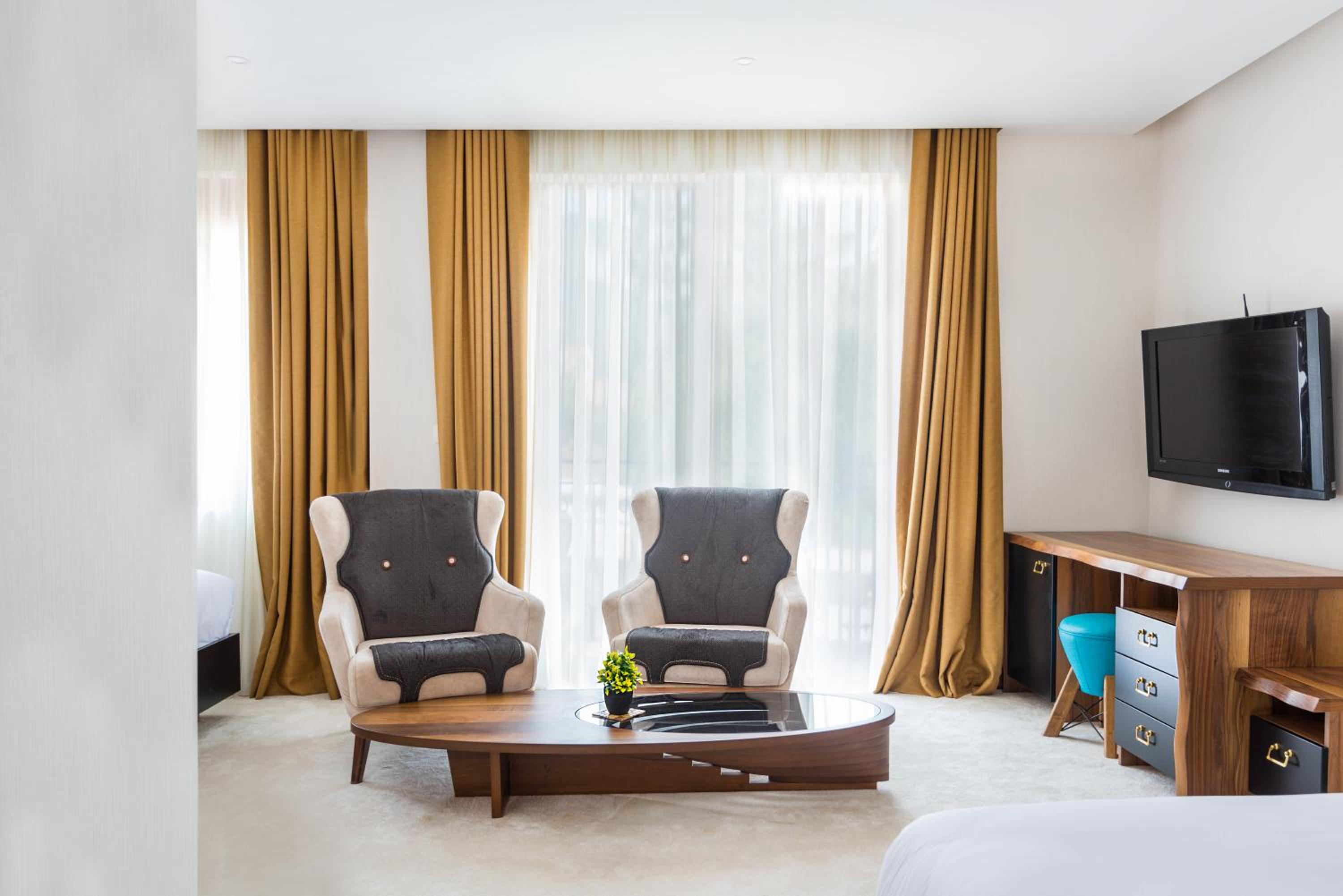 Deluxe Queen Room with Two Queen Beds photo 1