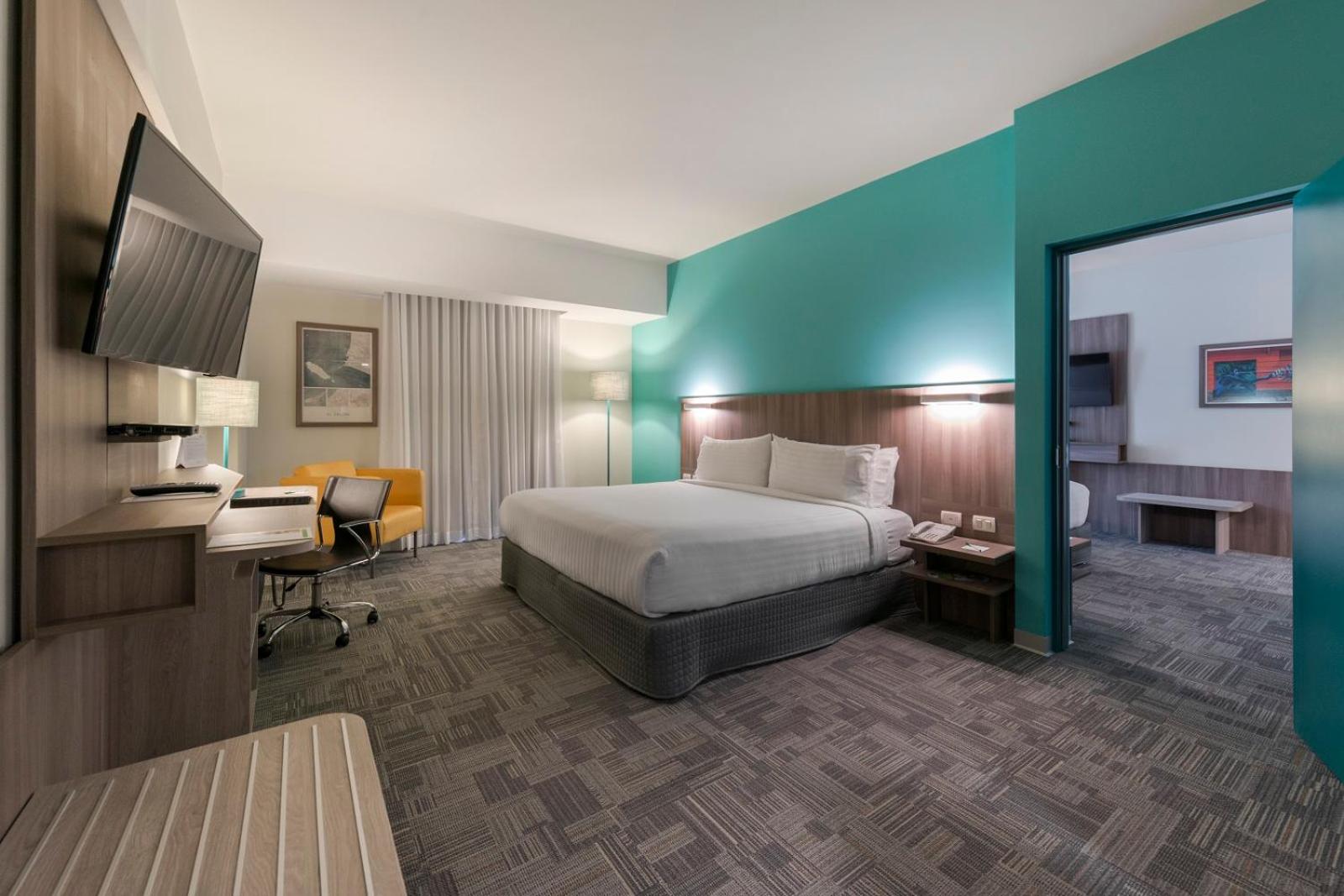 Standard King Room photo 1