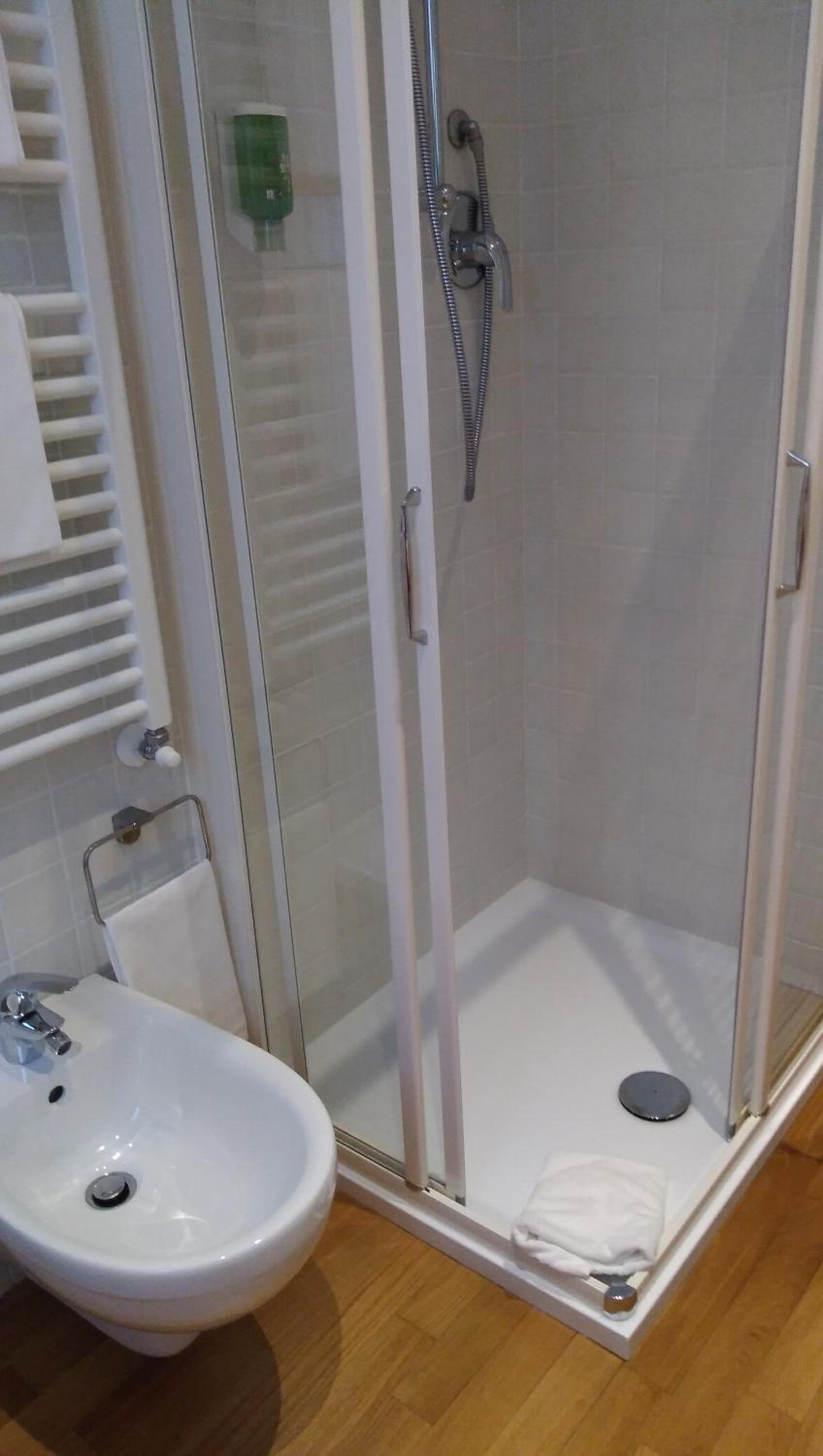 One-Bedroom Suite - Photo 2