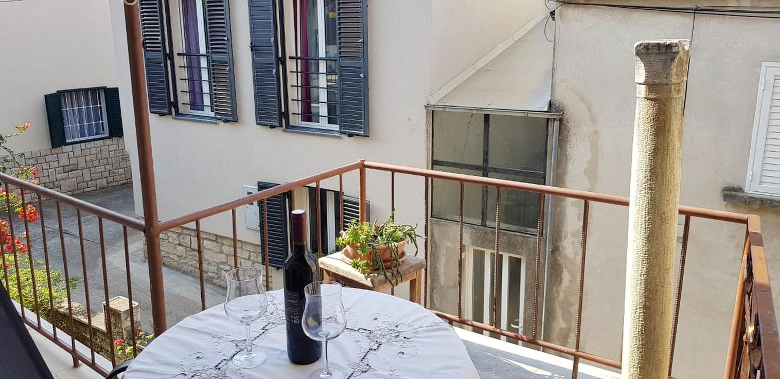 Studio Apartment with Terrace and City View - Photo 35