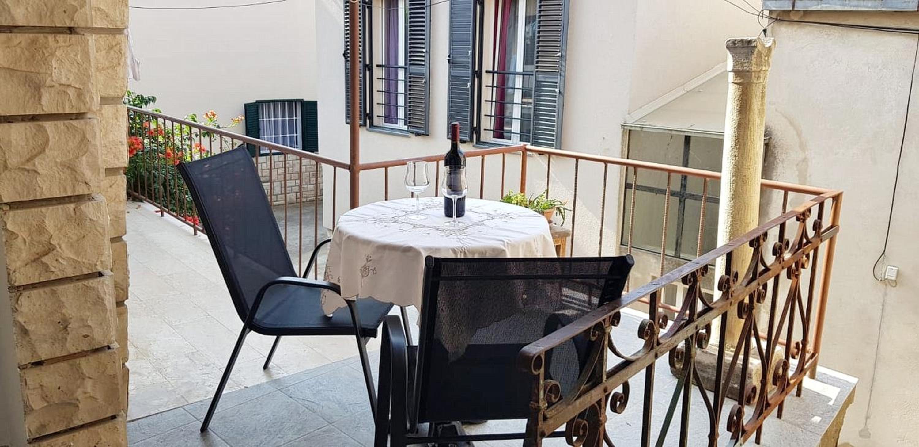 Studio Apartment with Terrace and City View - Photo 39