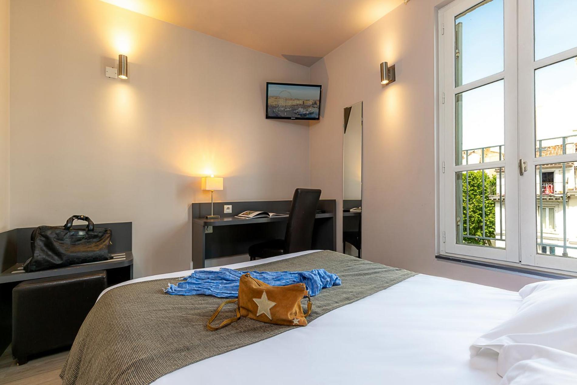 Standard Double Room - Photo 7