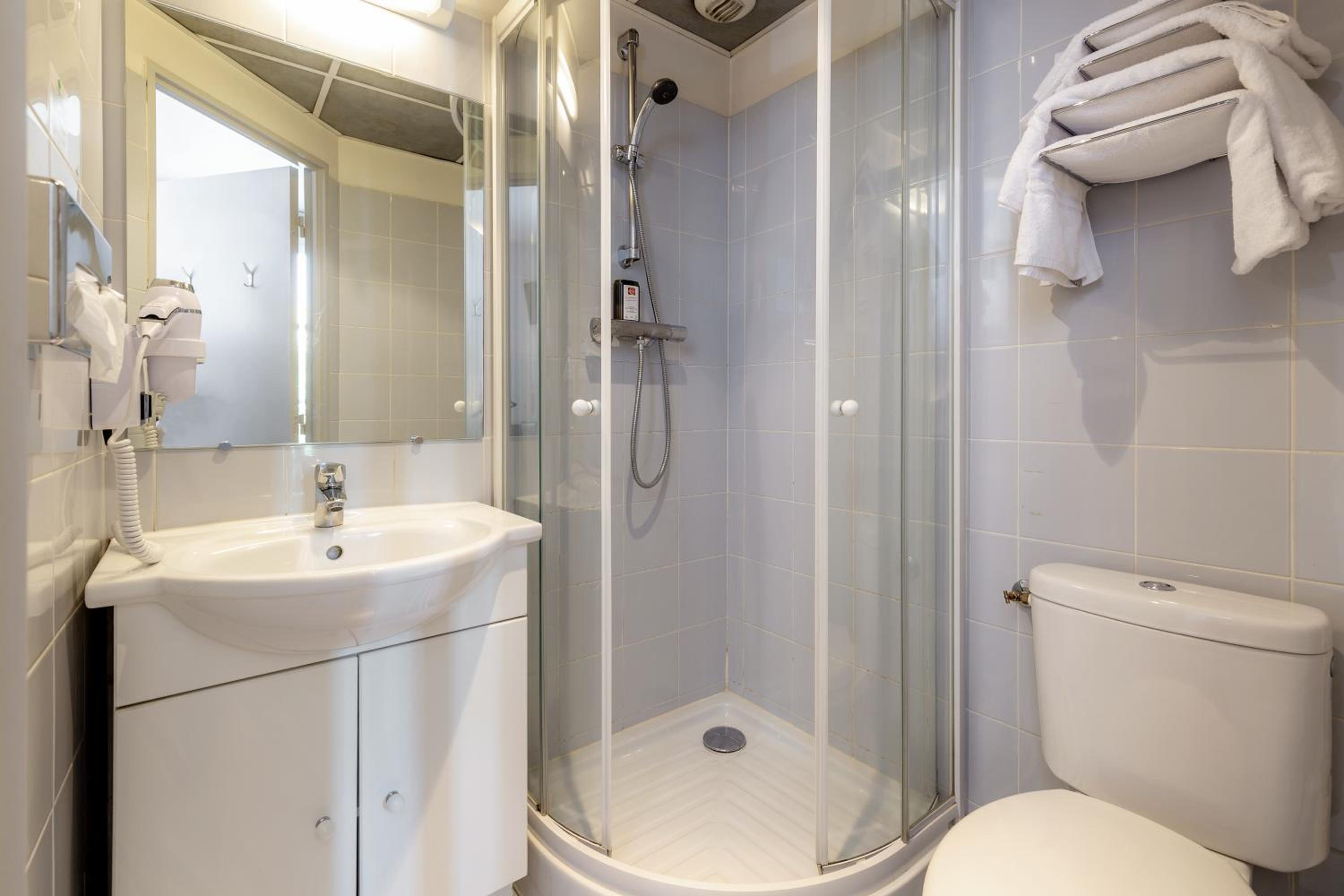 Standard Double Room - Photo 2