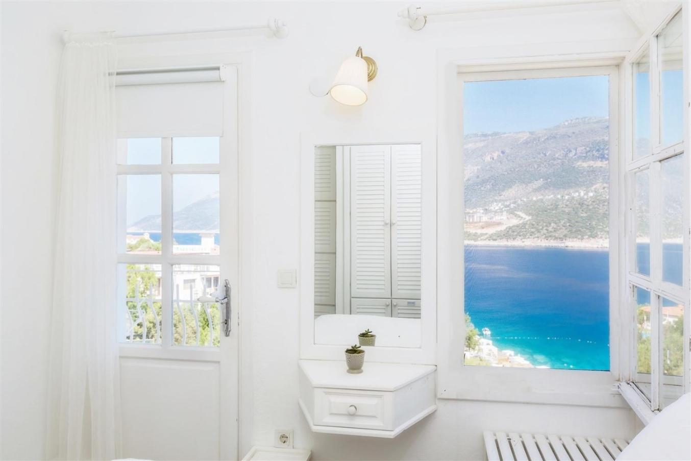 Double Room With Balcony And Sea View - Photo 11