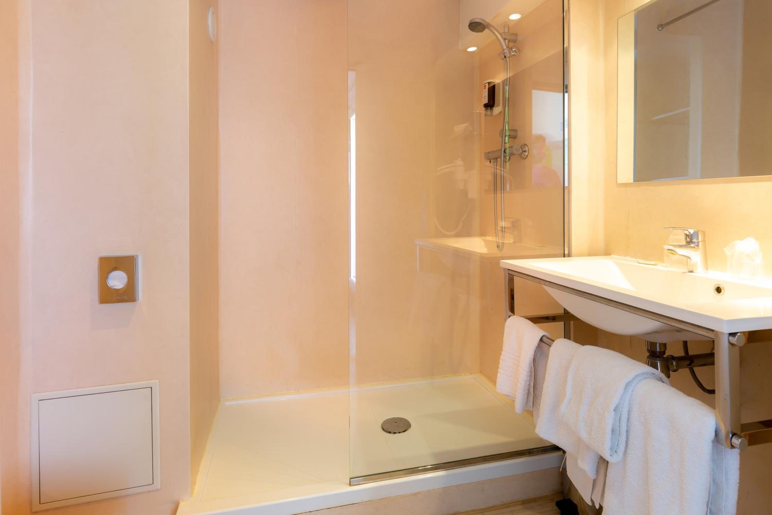 Comfort Twin Room - Photo 8