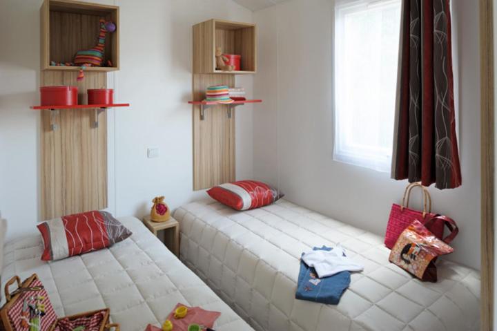 Comfort Mobile Home (3 bedrooms) - Photo 3