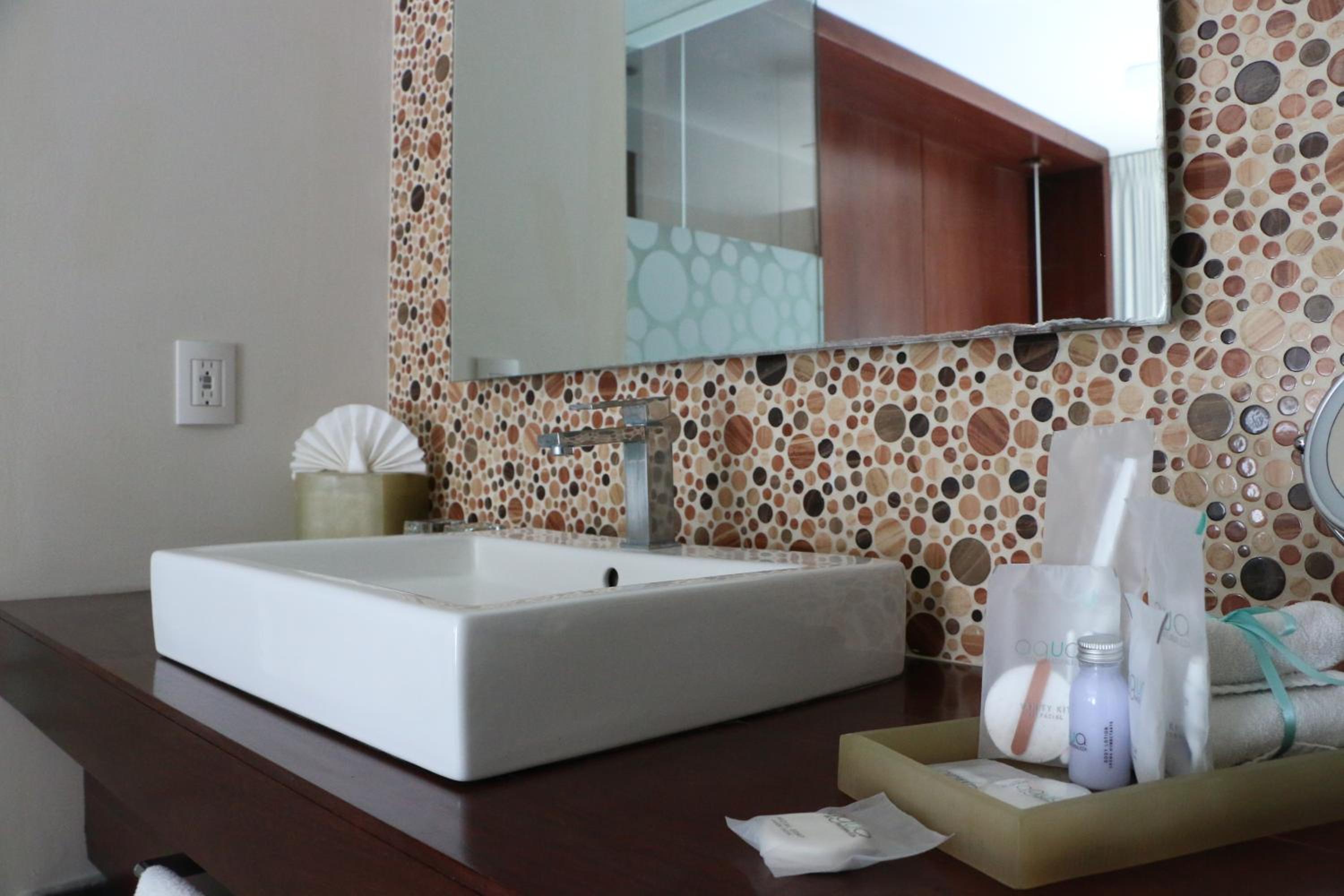 Deluxe Room - Photo 5