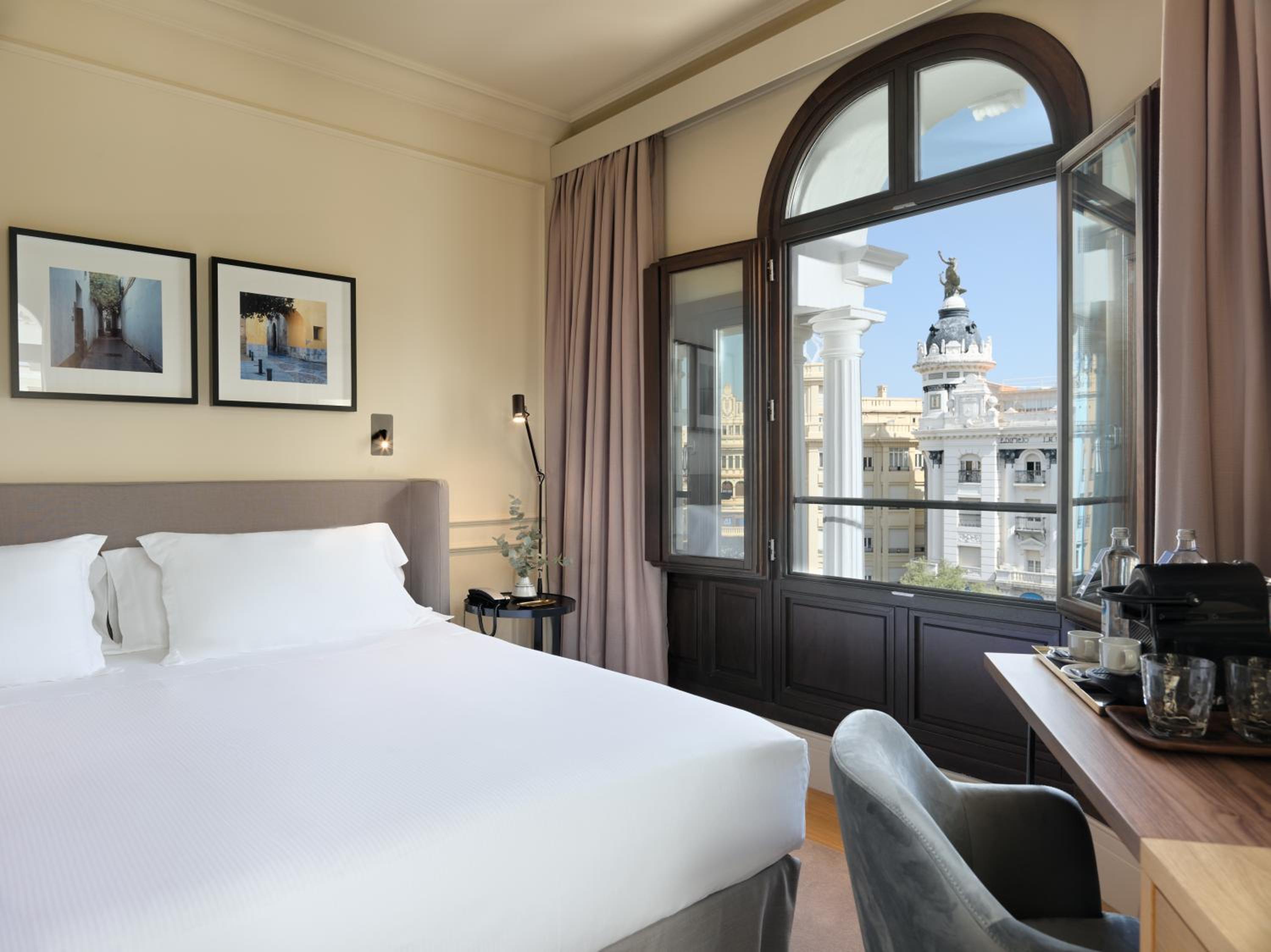 Double or Twin Room with View - Photo 1