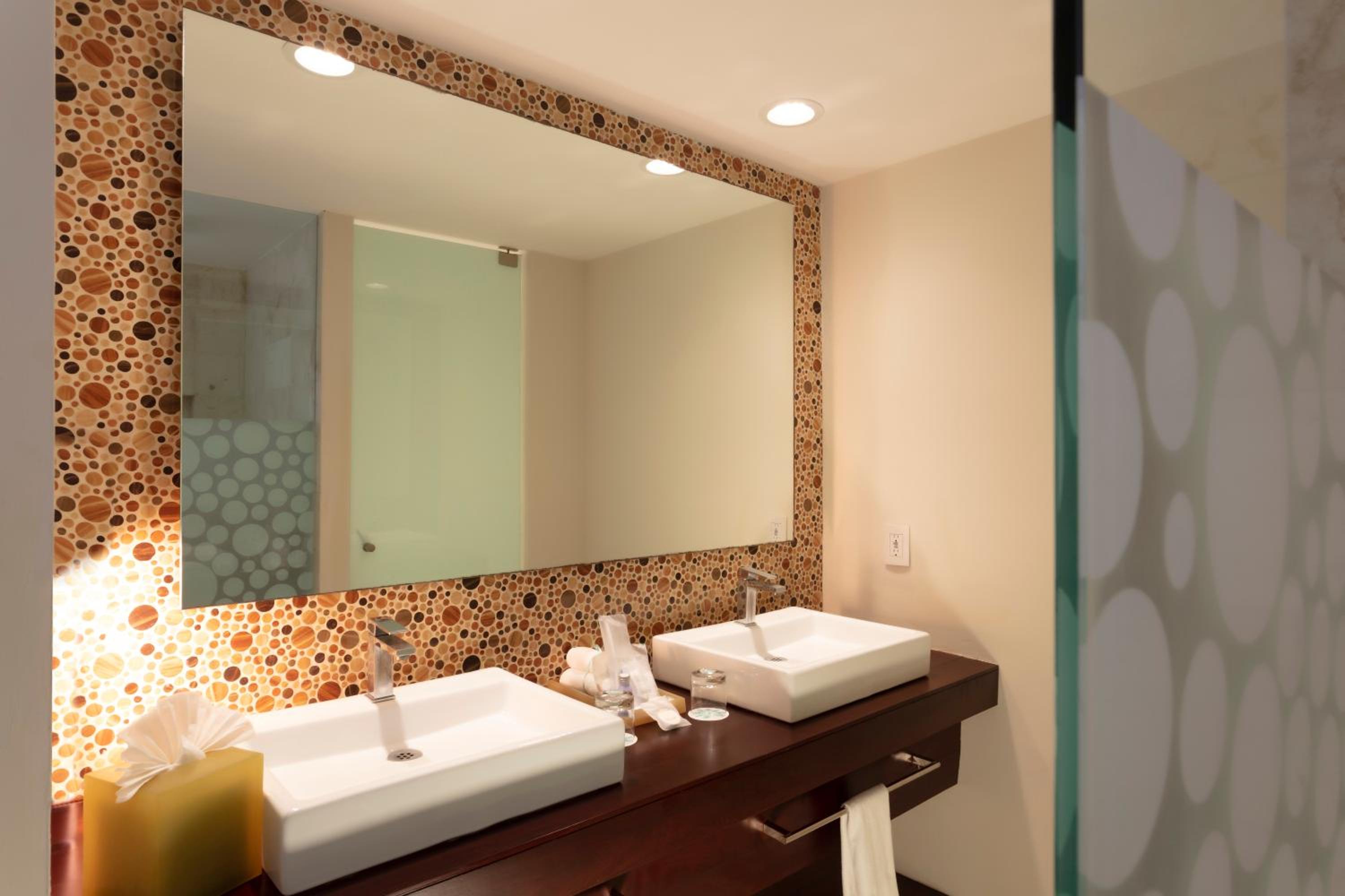 Deluxe Room - Photo 6