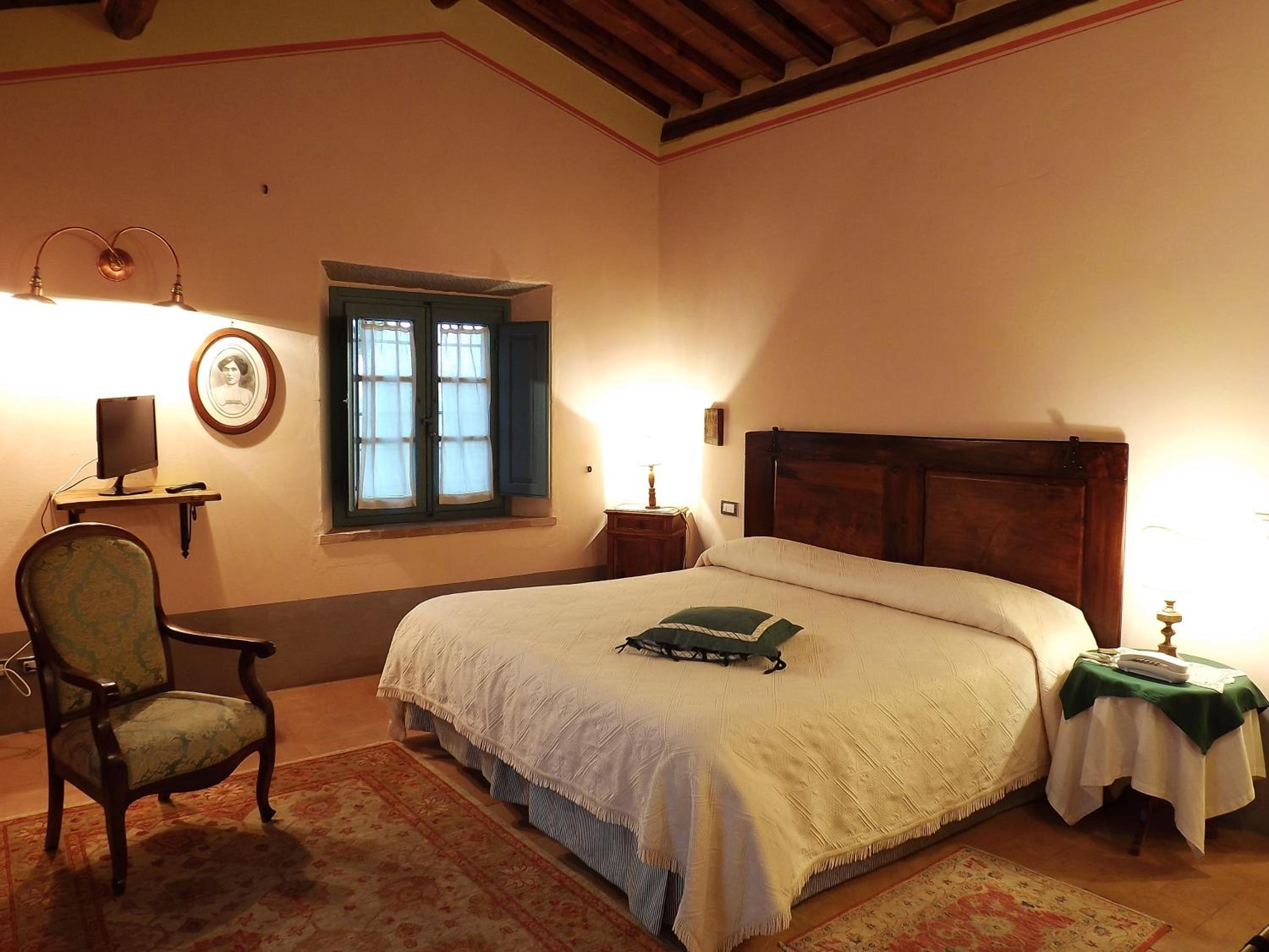 Suite - Photo 3