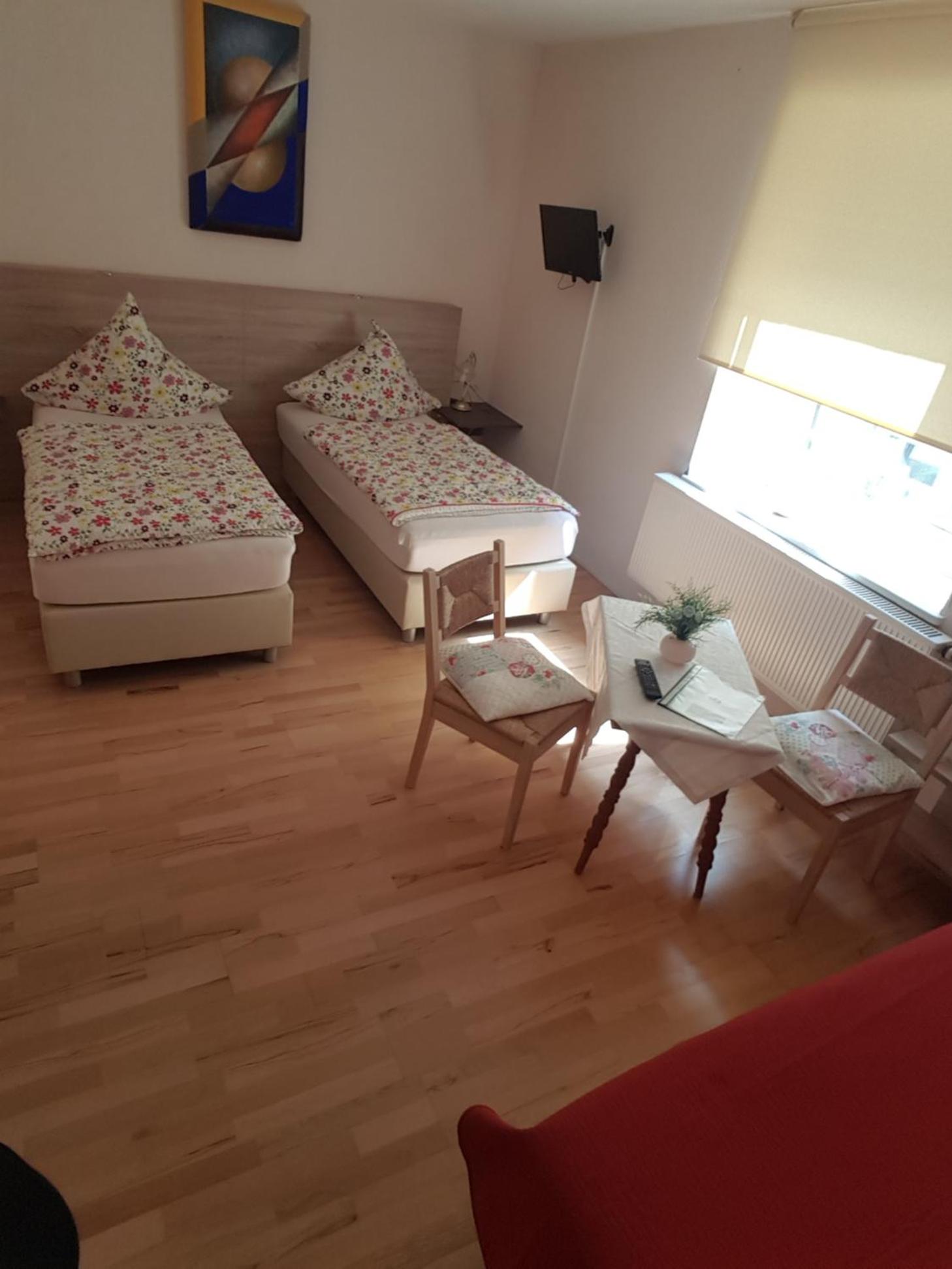 Basic Triple Room with Shared Bathroom photo 2