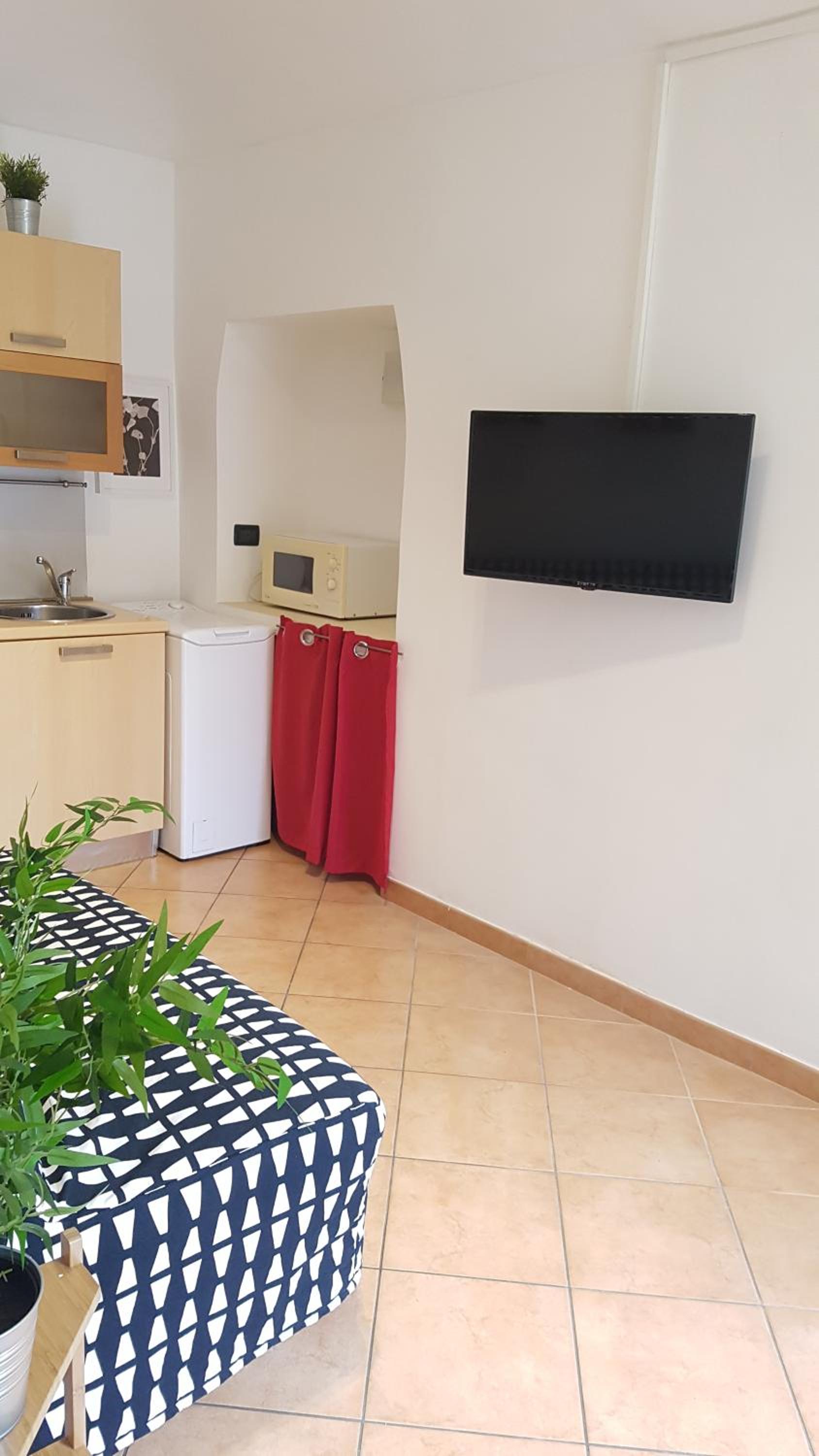 One-Bedroom Apartment - Photo 12