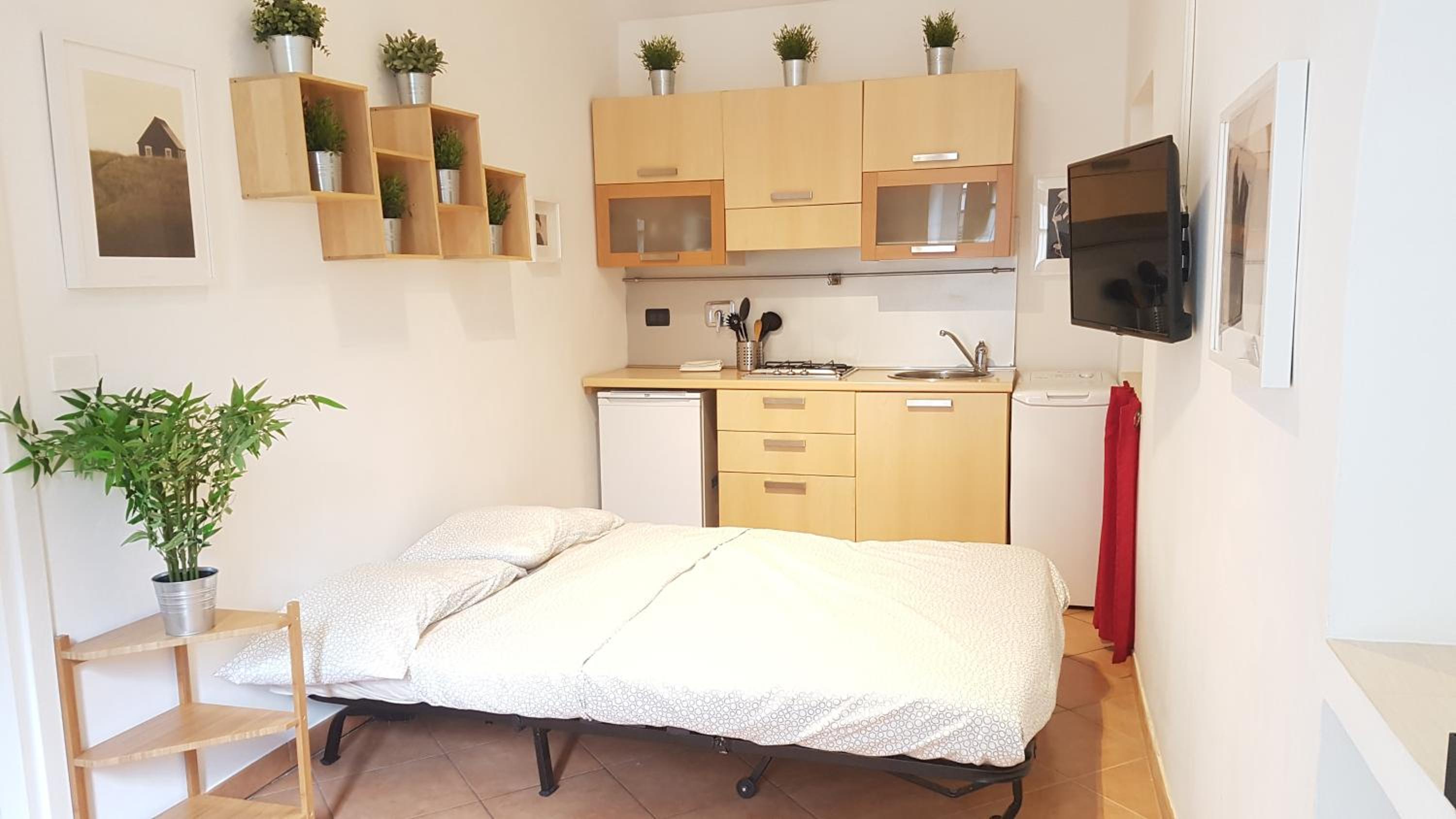 One-Bedroom Apartment - Photo 2