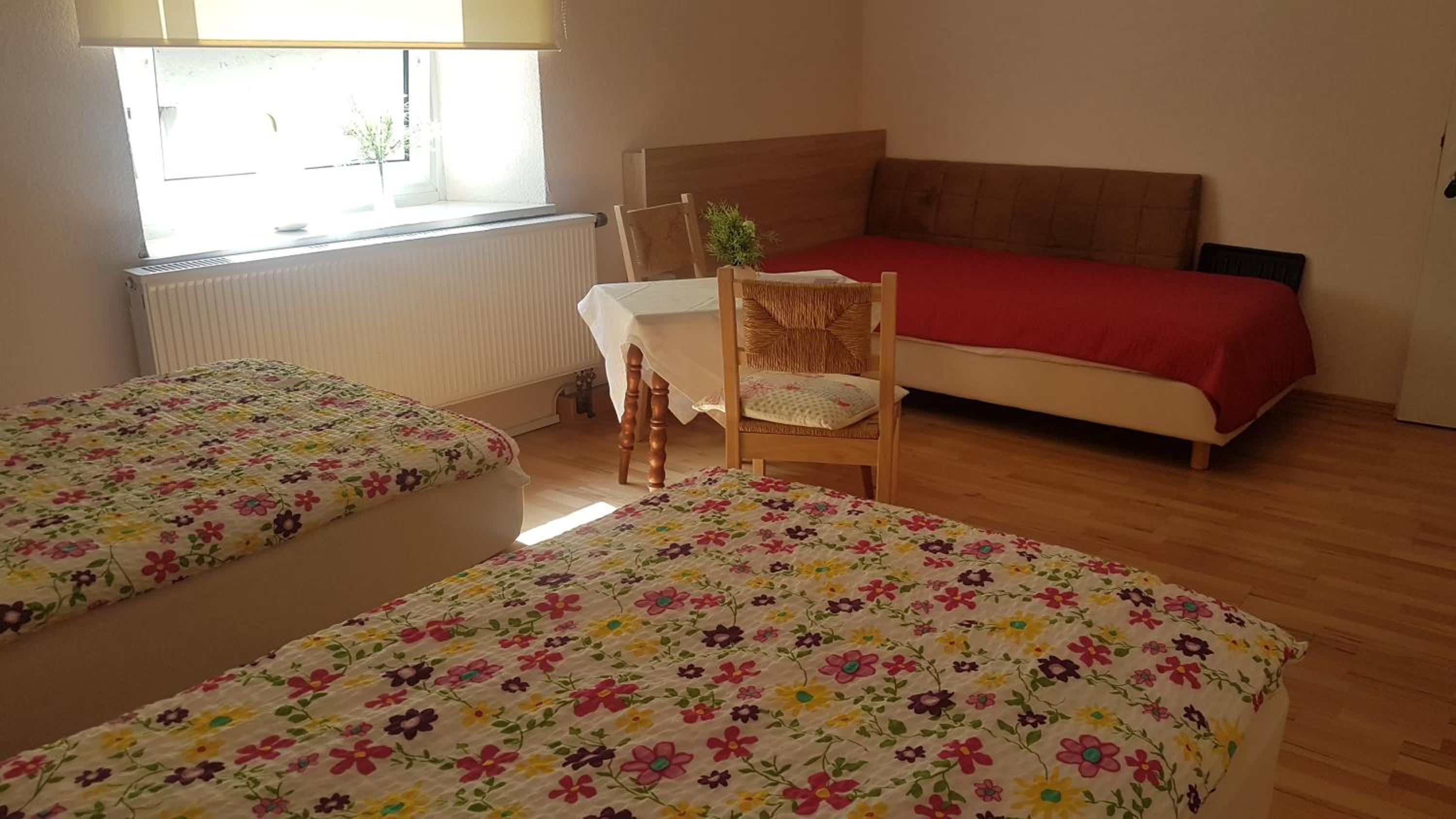 Basic Triple Room with Shared Bathroom photo 3