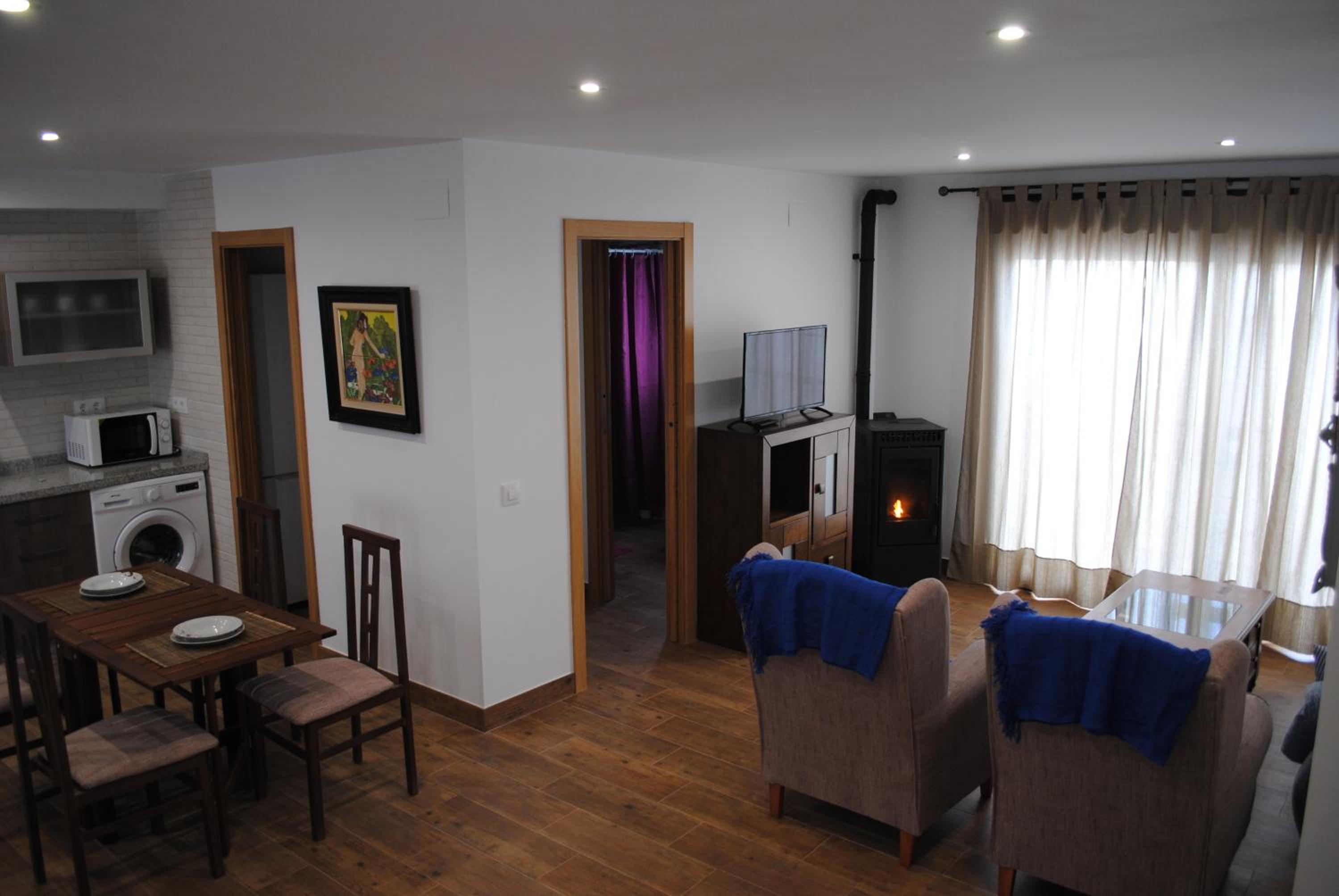 Two-Bedroom House - Photo 23