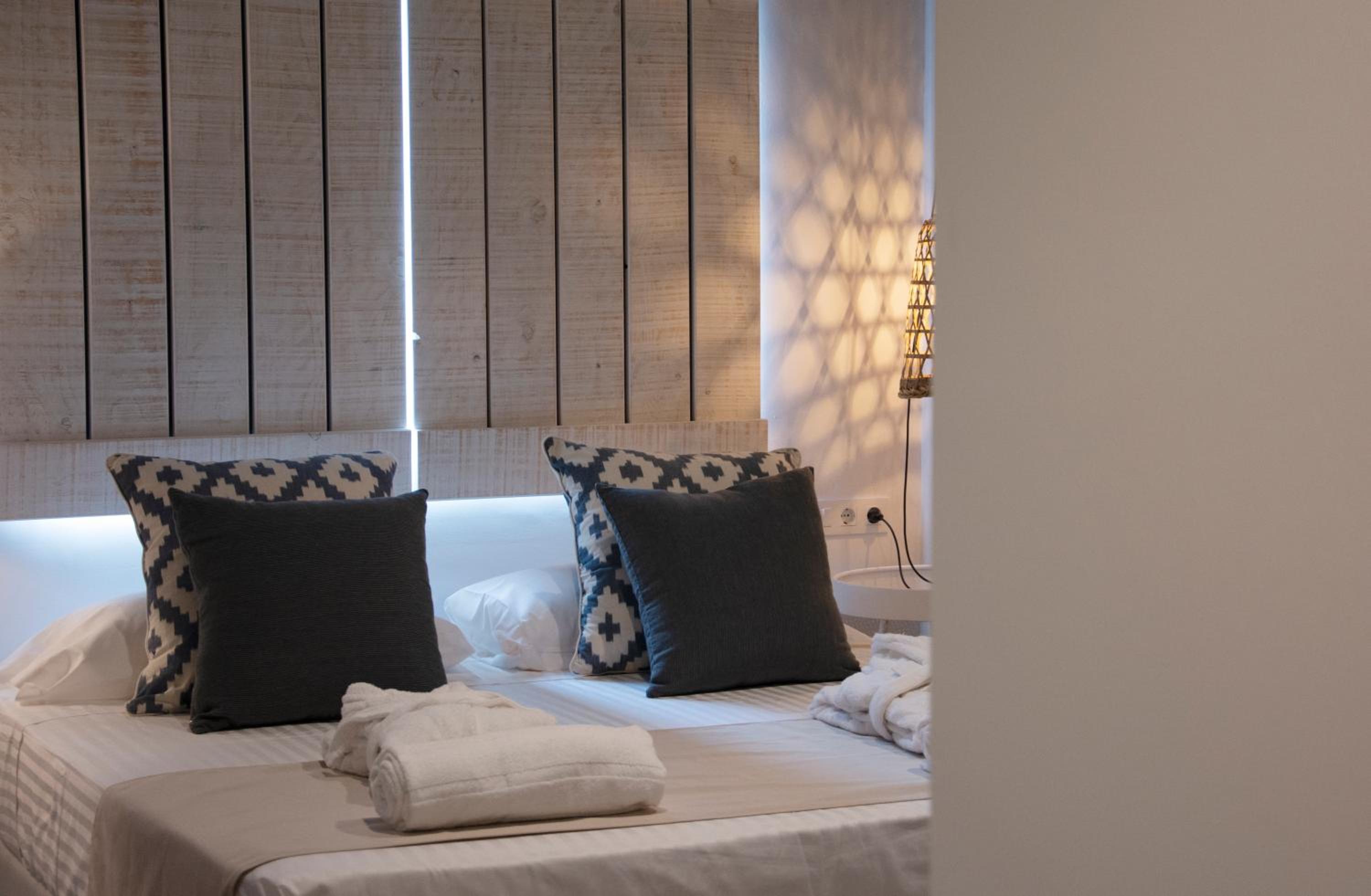 Deluxe Double Room with Spa Bath  - Photo 17