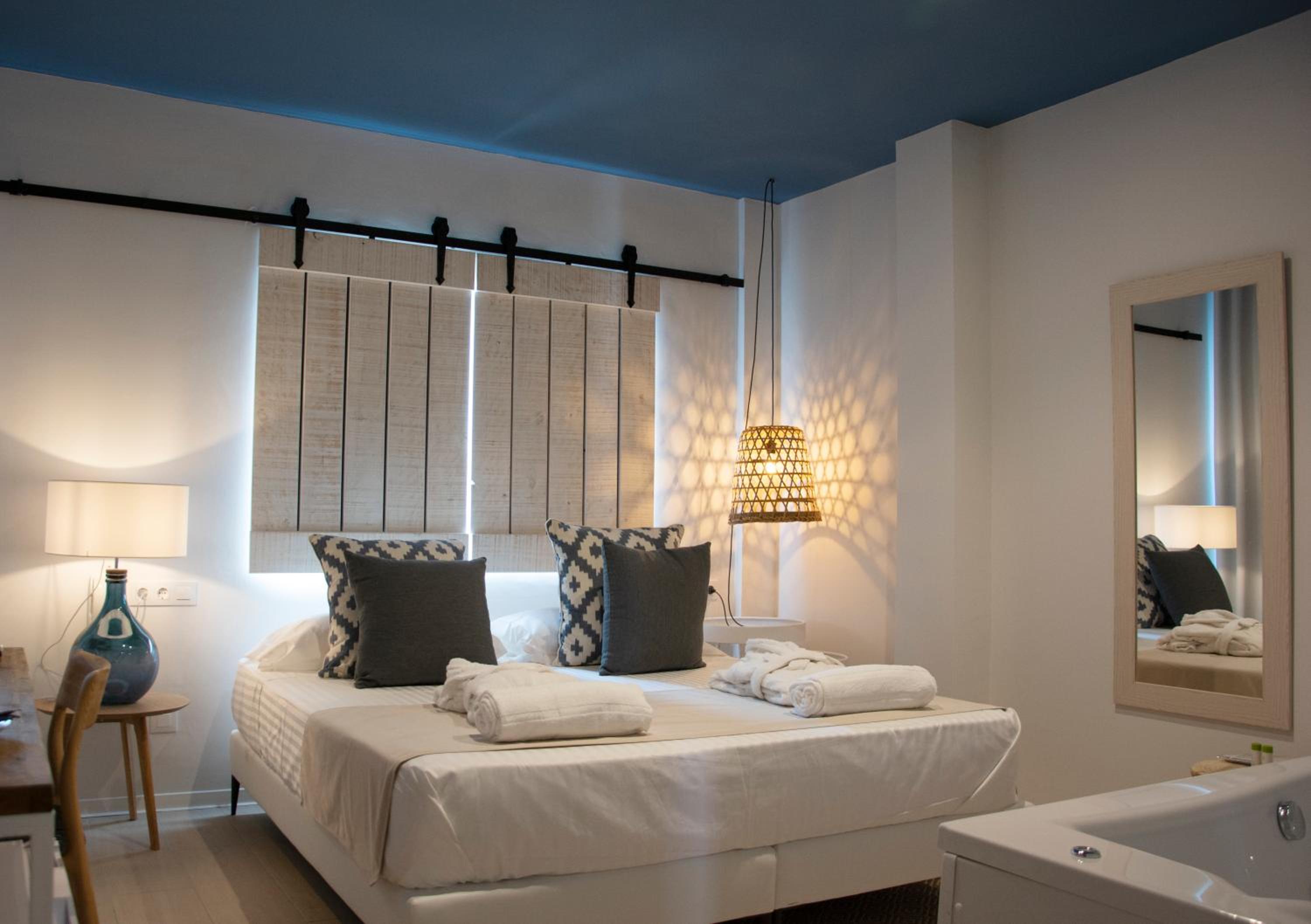Deluxe Double Room with Spa Bath  - Photo 16