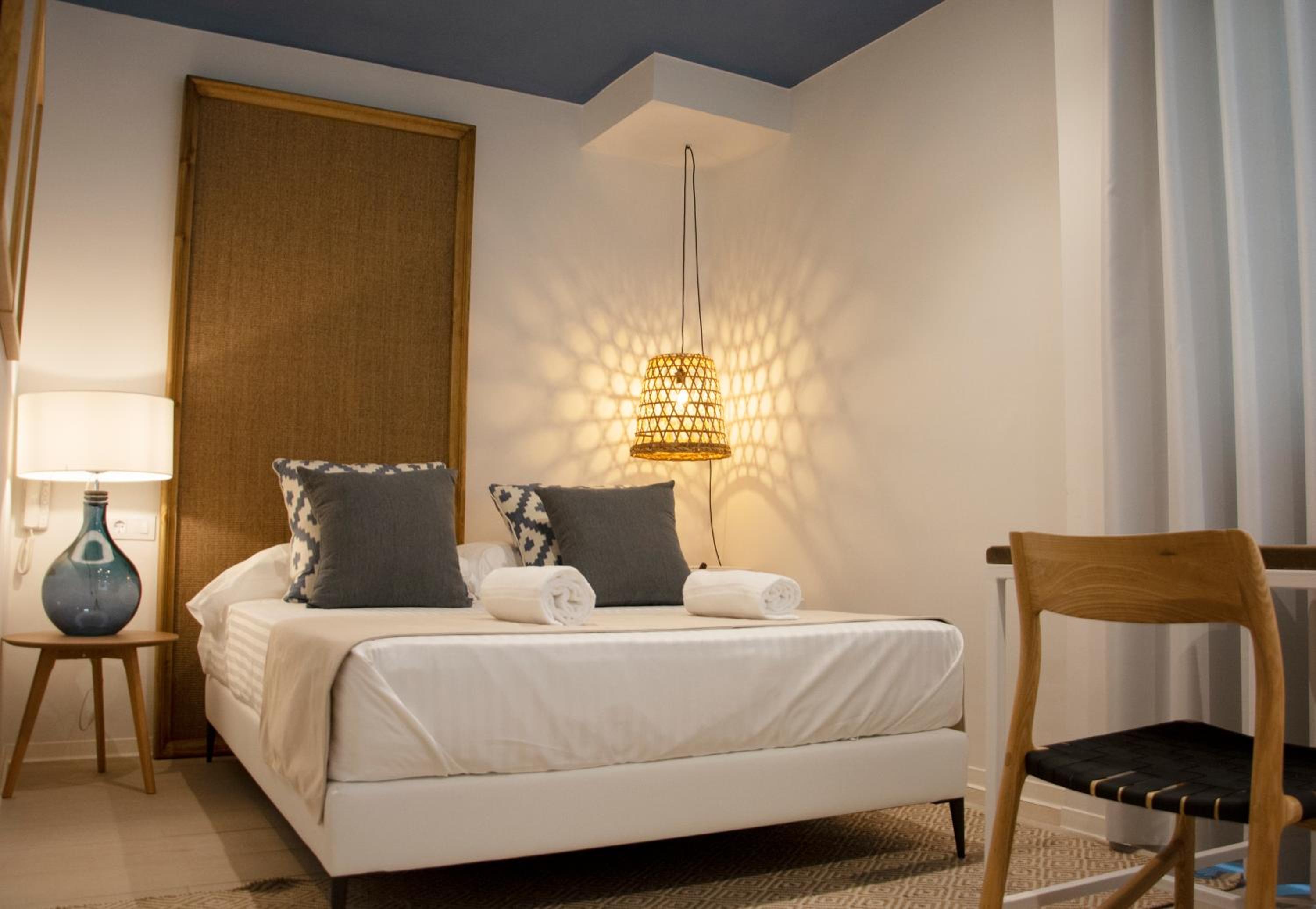 Standard Double or Twin Room - Photo 1