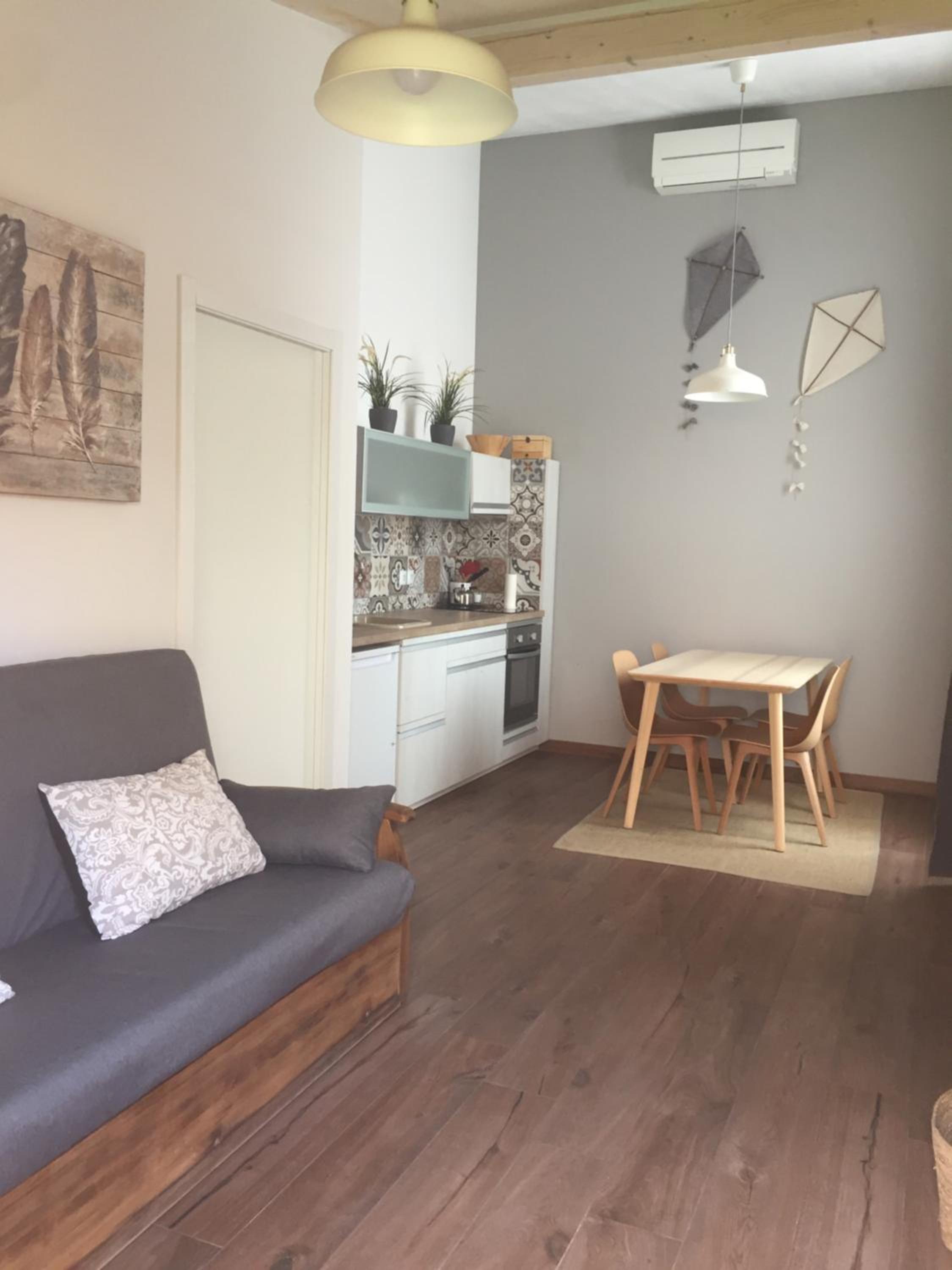 One-Bedroom Bungalow - Photo 4