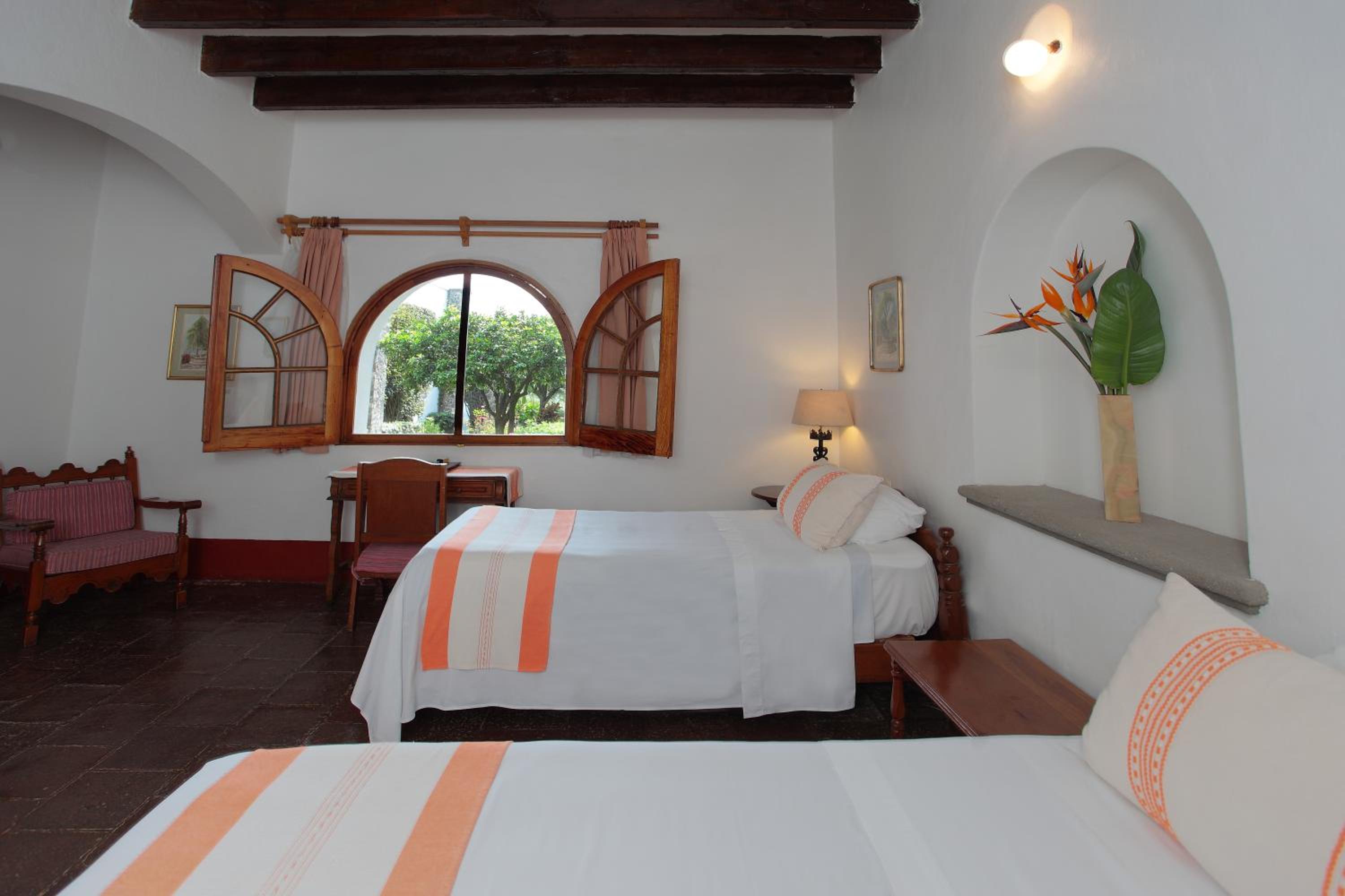 Standard Twin Room - Photo 3