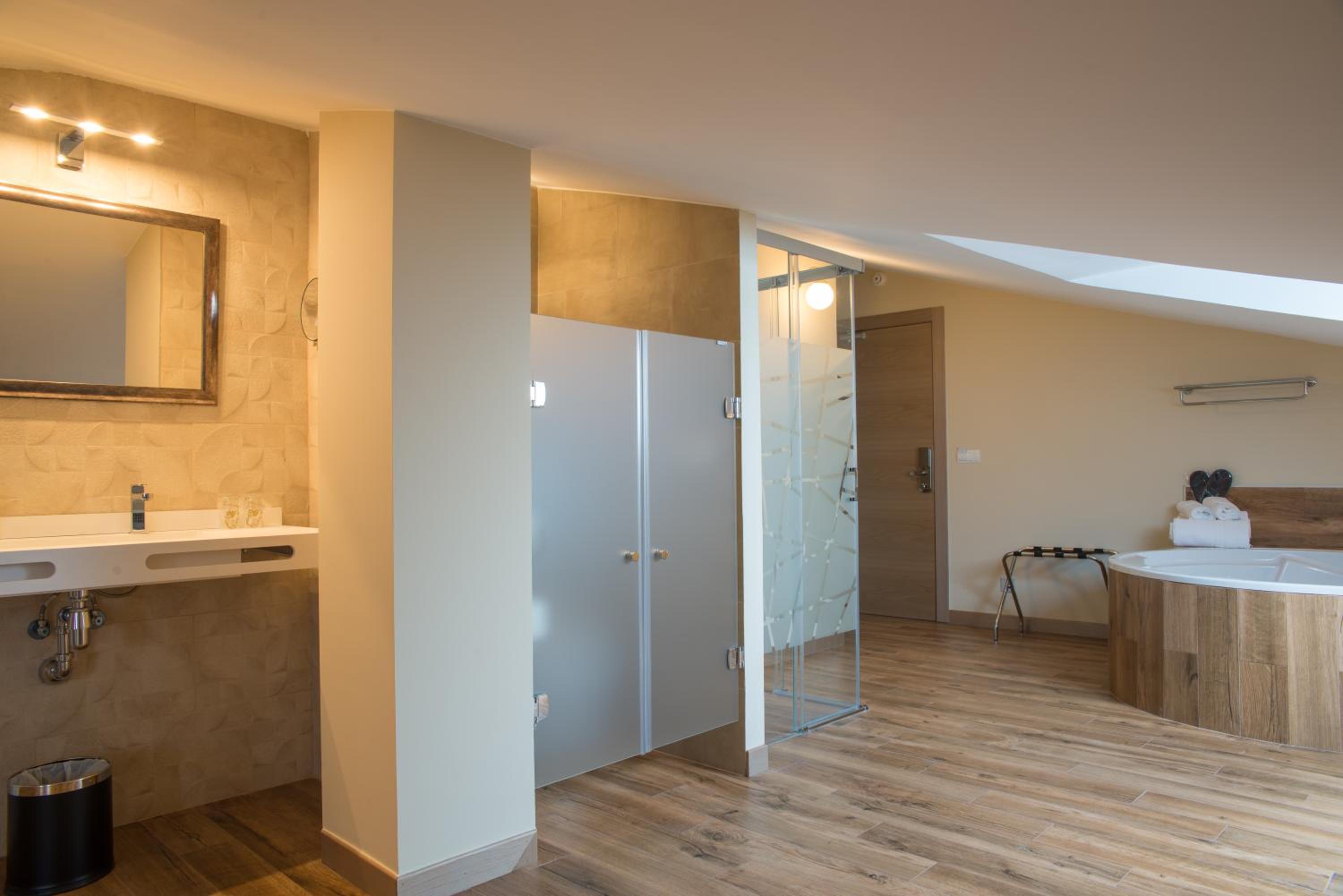 Suite with hydromassage bath photo 3