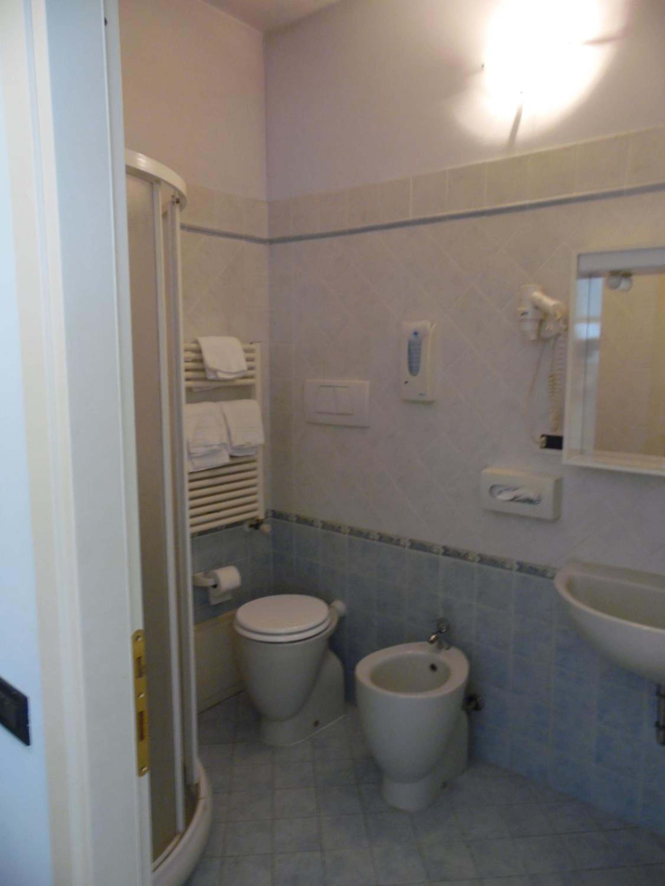 Double or Twin Room with Bathroom photo 2