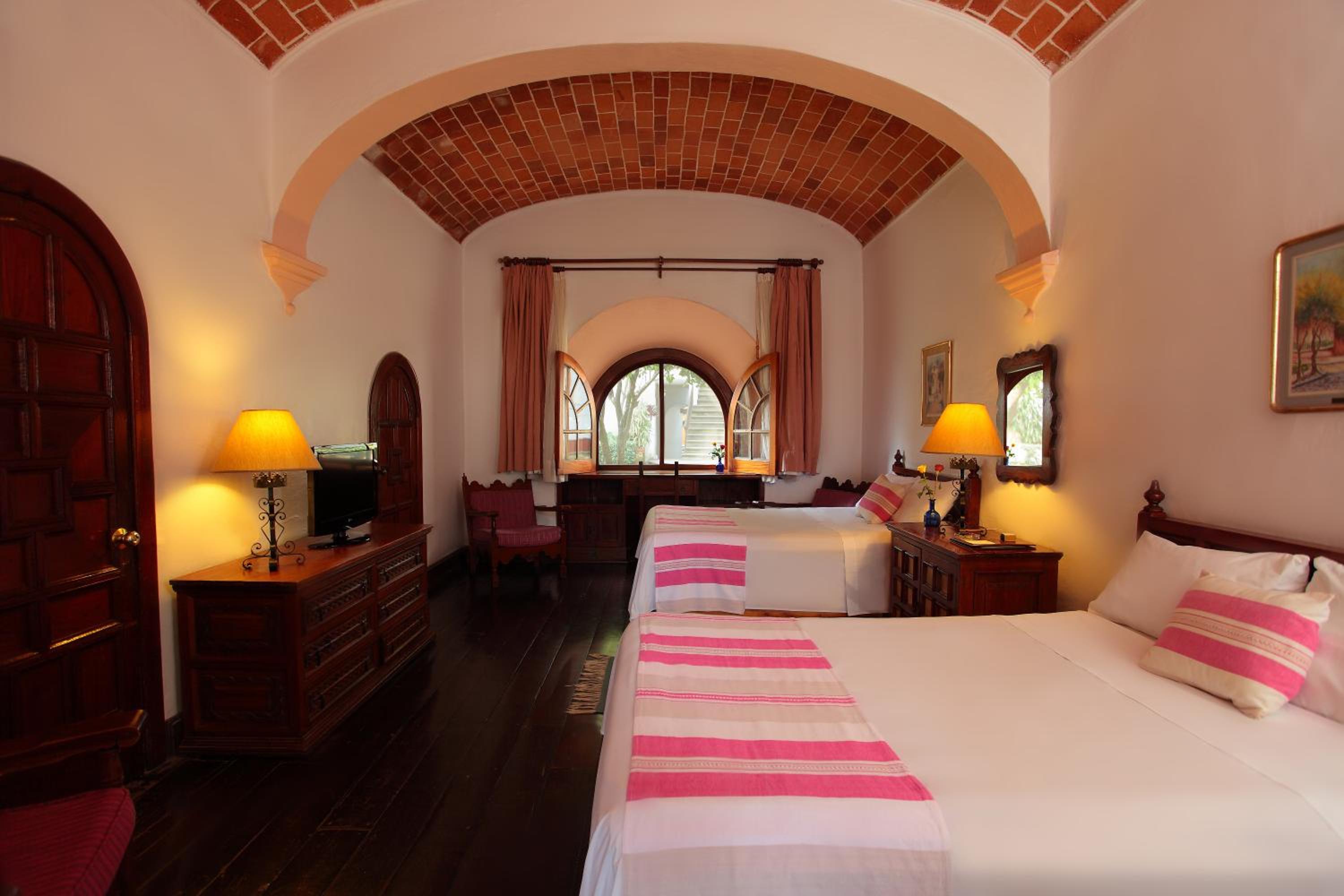 Standard Twin Room - Photo 2