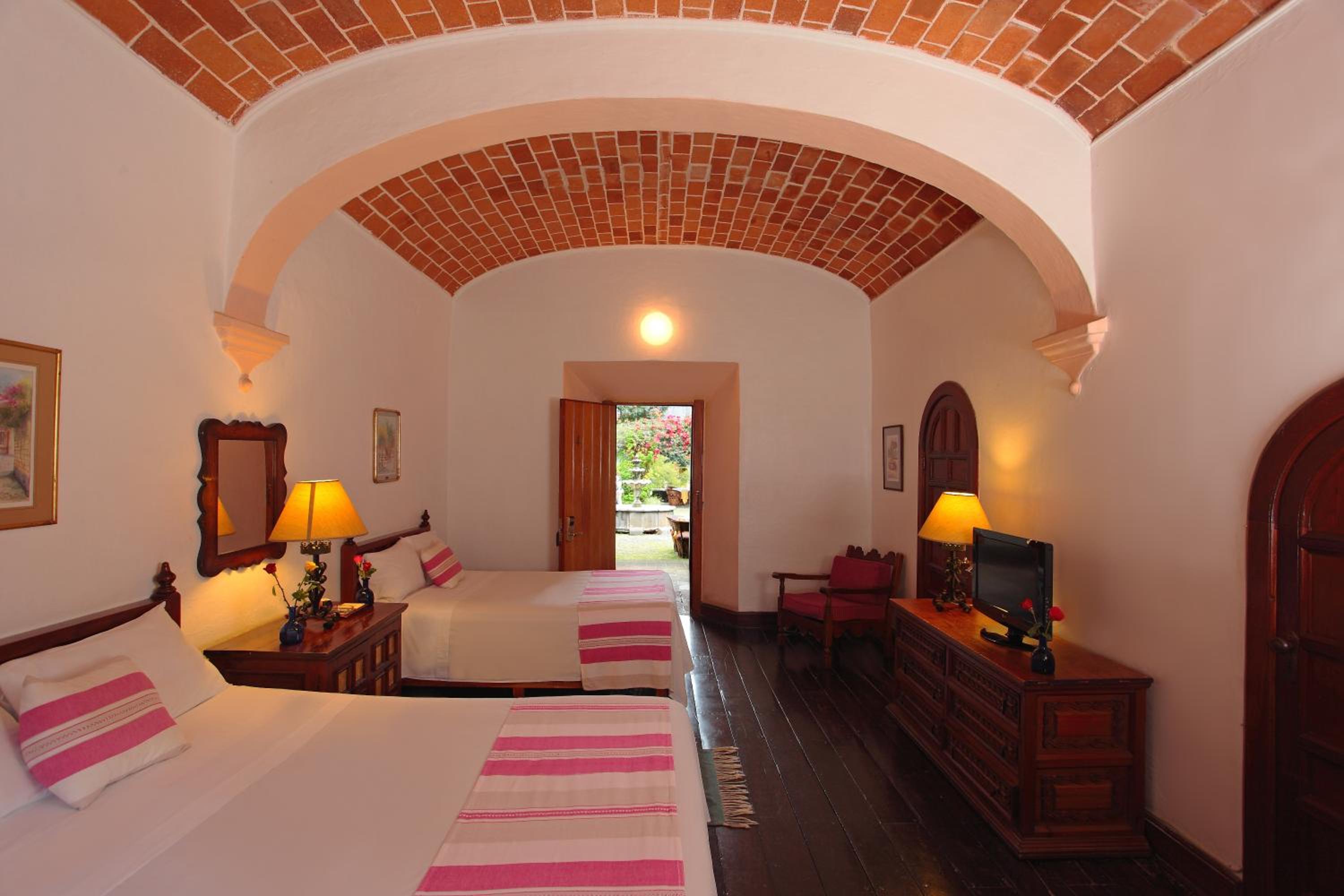 Standard Twin Room - Photo 1