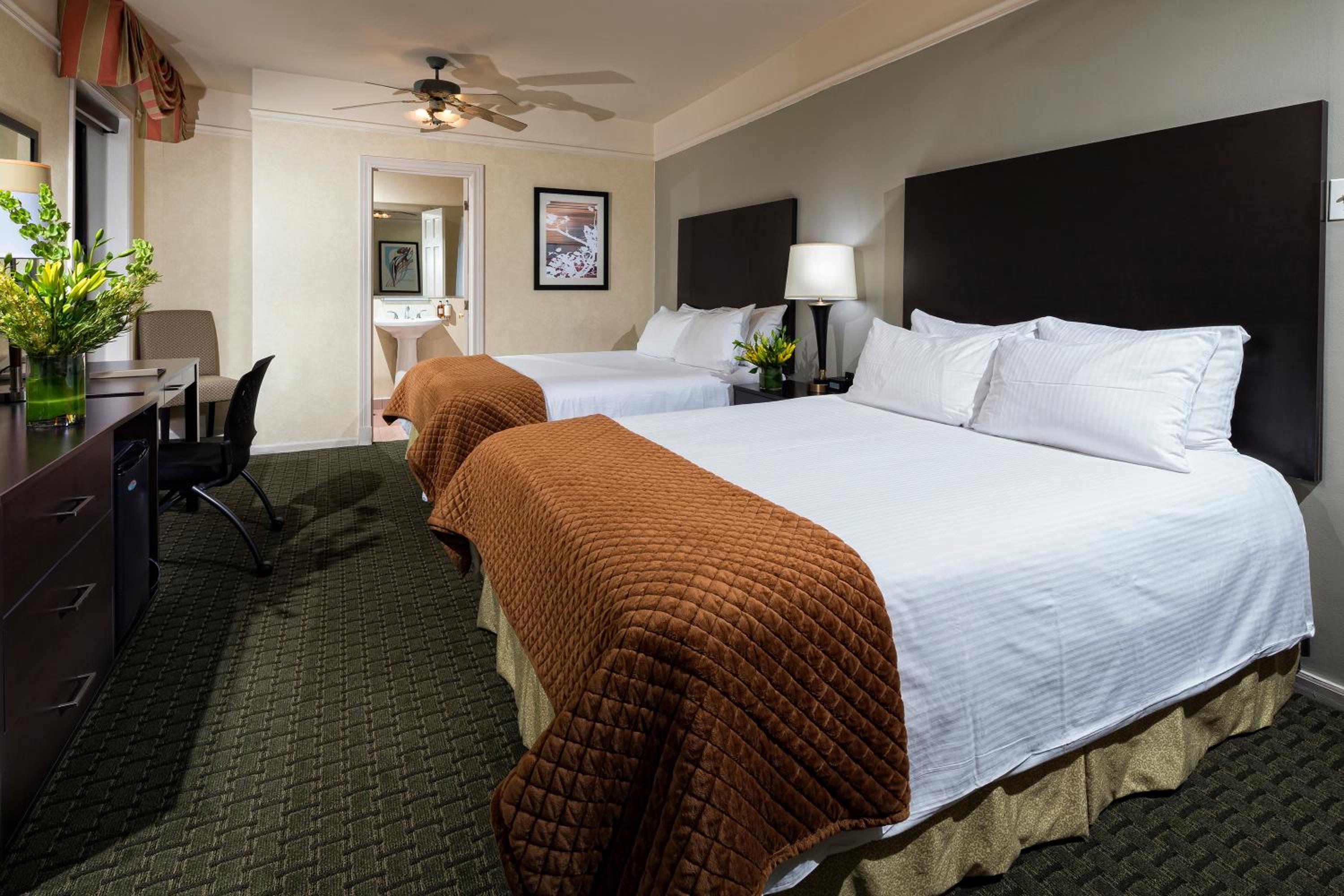 Deluxe Queen Room with Two Queen Beds - Photo 6