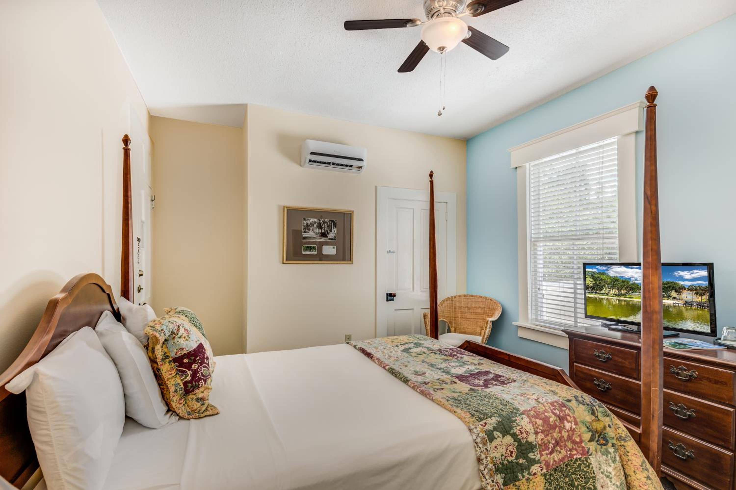 Queen Room - Photo 3