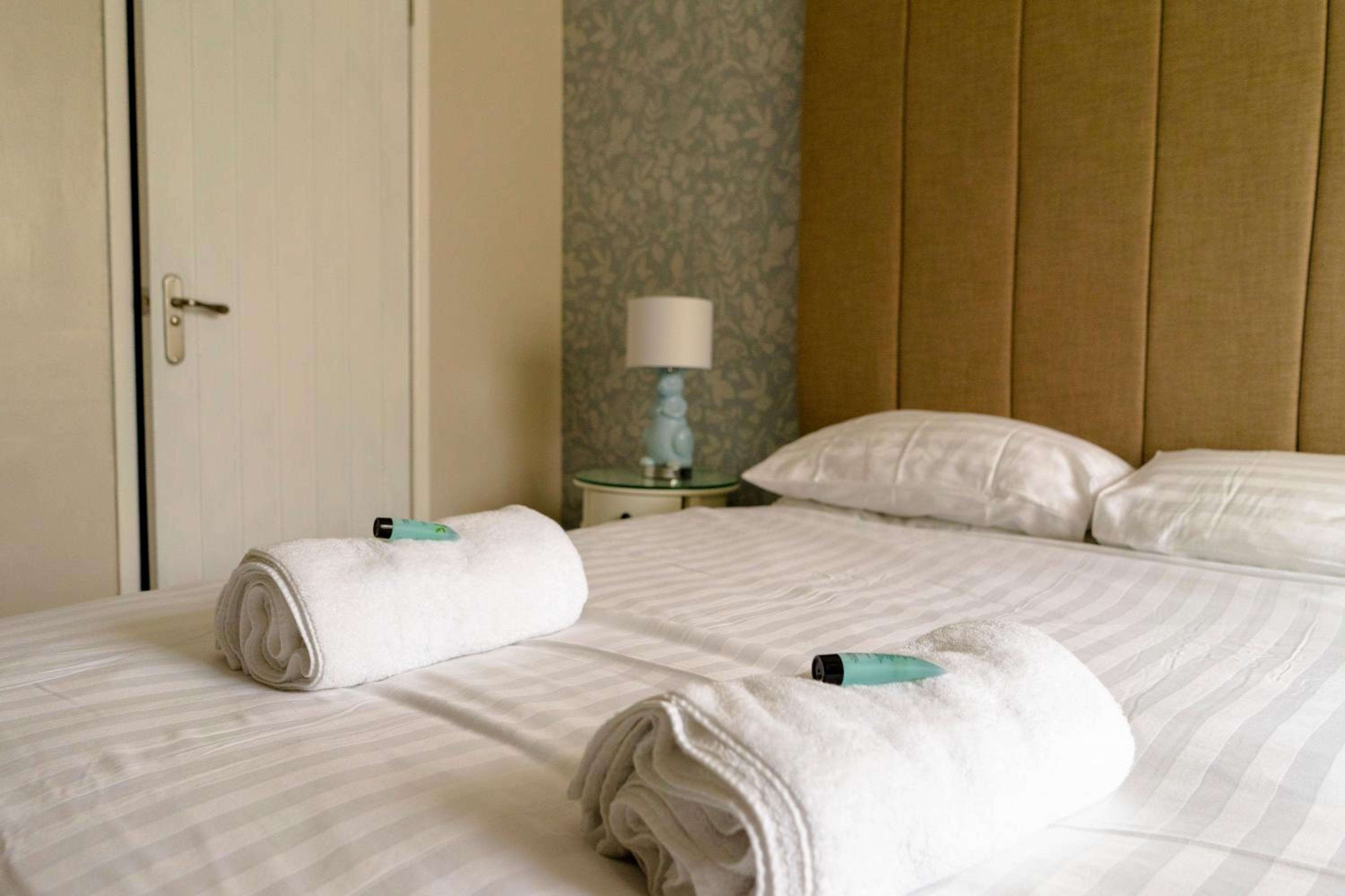 Double Or Twin Room With Private Bathroom photo 3