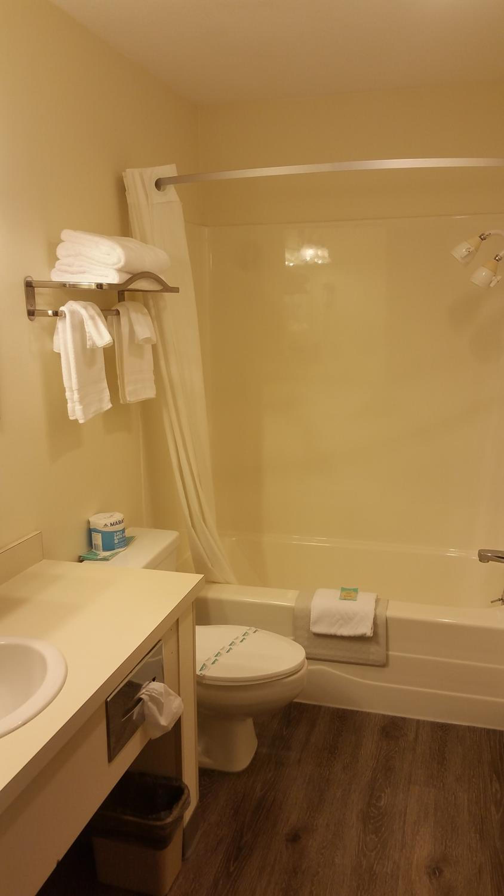 Queen Room - Ocean Front photo 2
