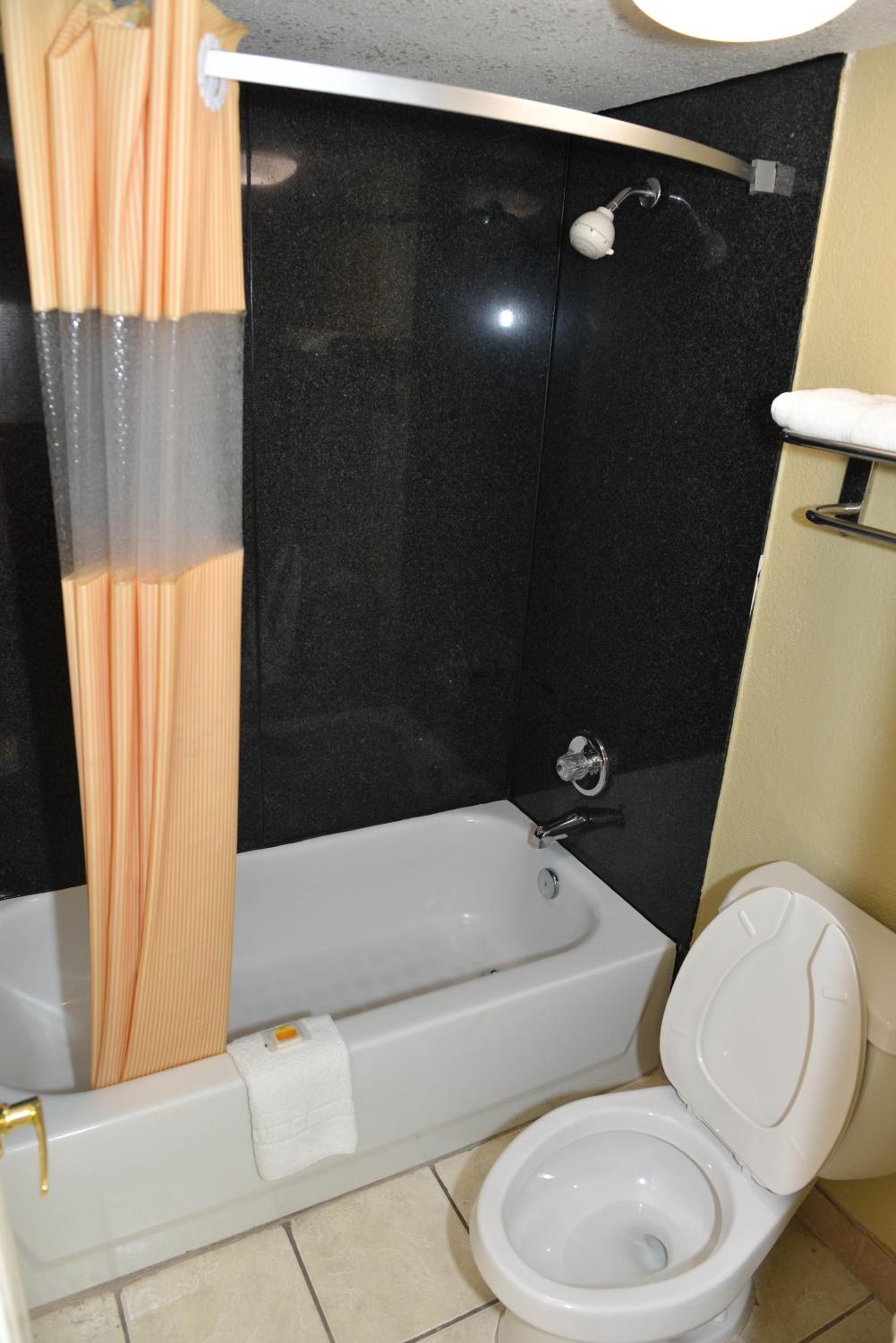 King Room - Non-Smoking - Photo 4