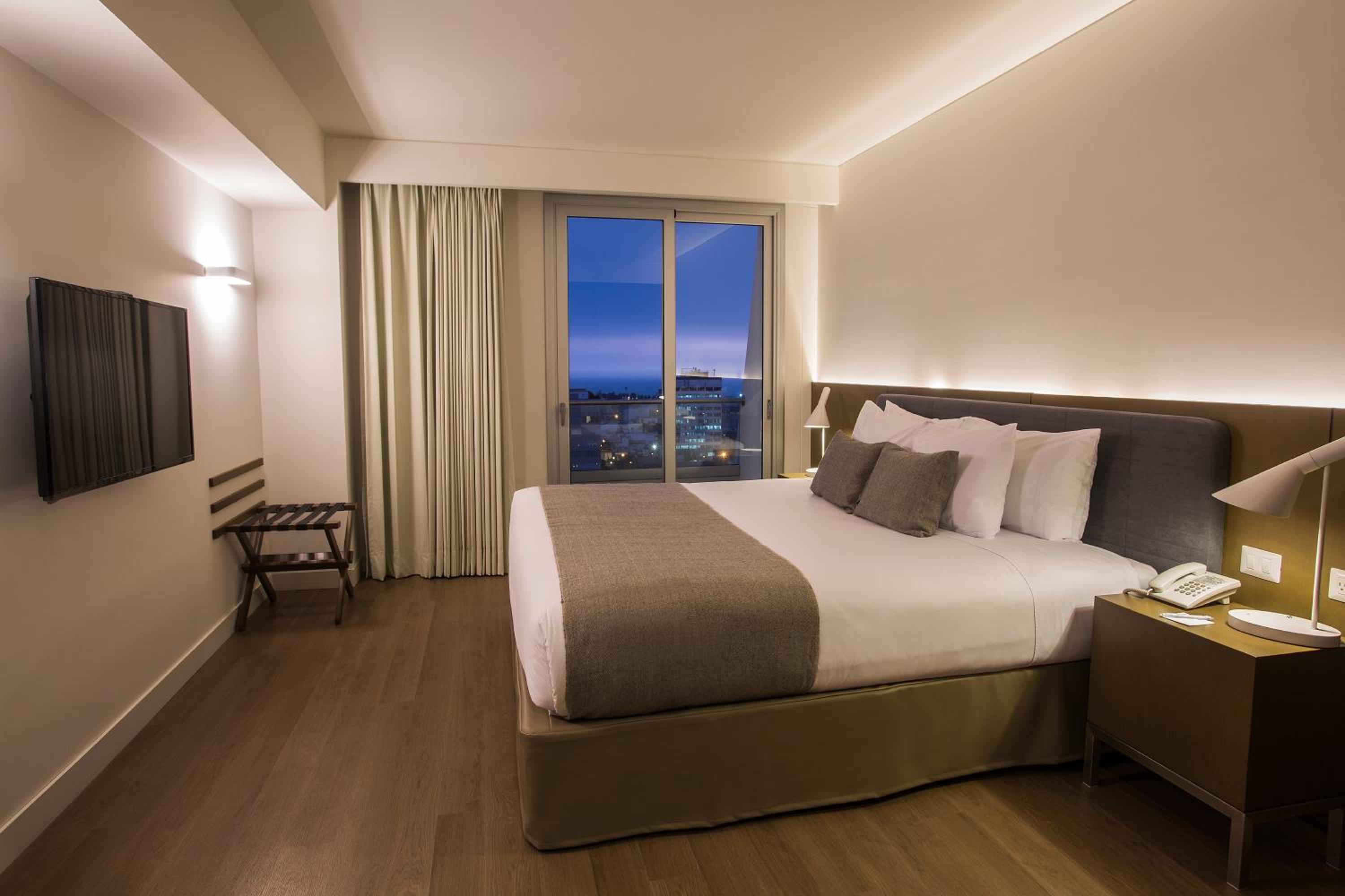 King Suite - Non-Smoking - Photo 1