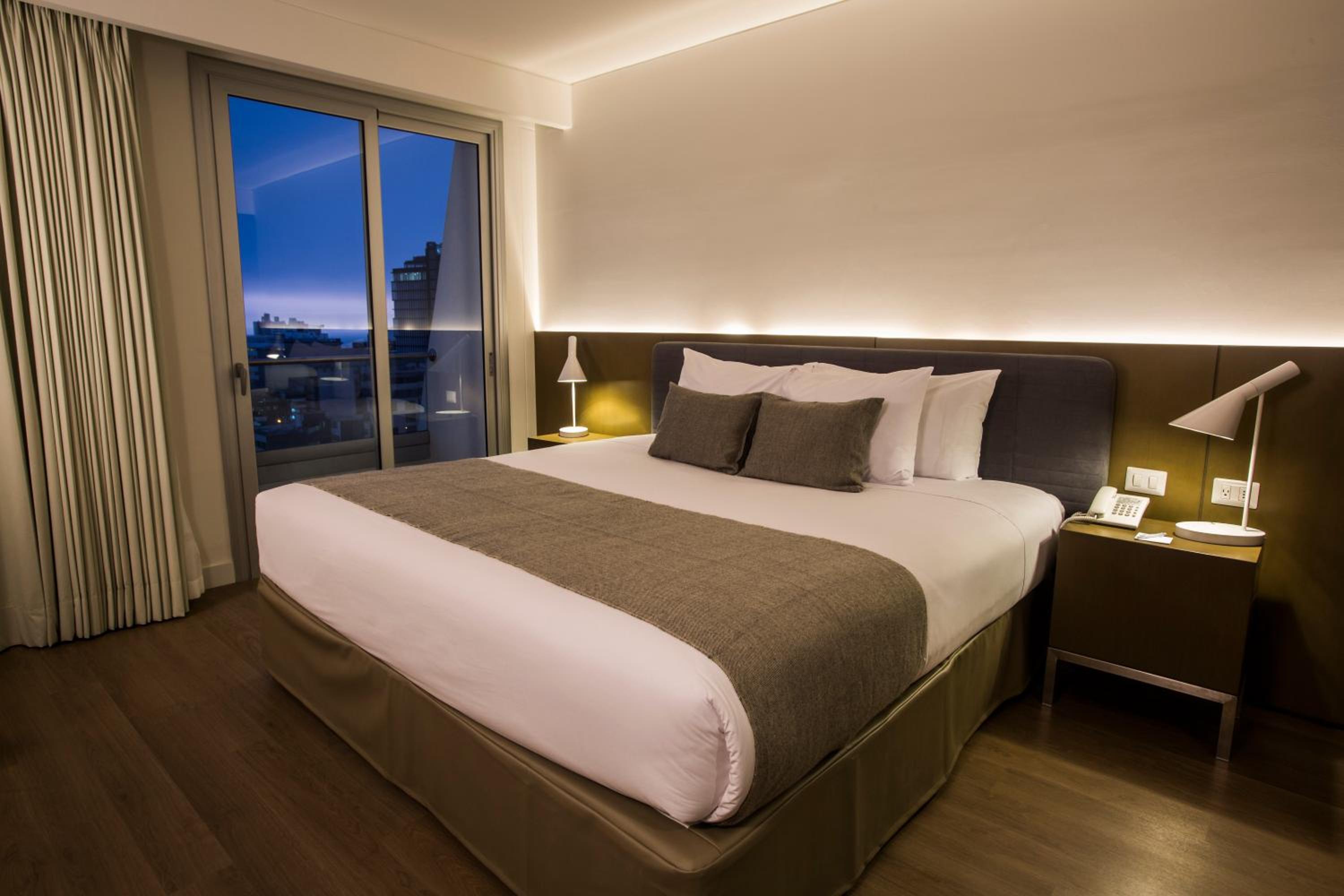 King Suite - Non-Smoking - Photo 2