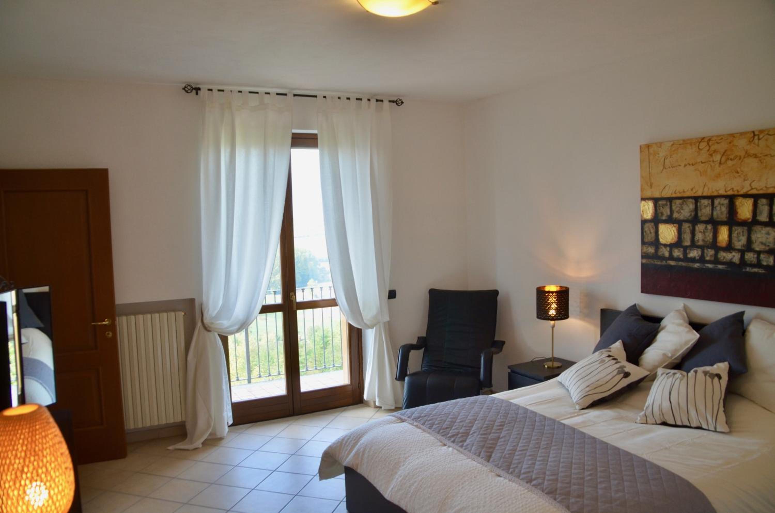 Panoramic Suite with Balcony photo 2