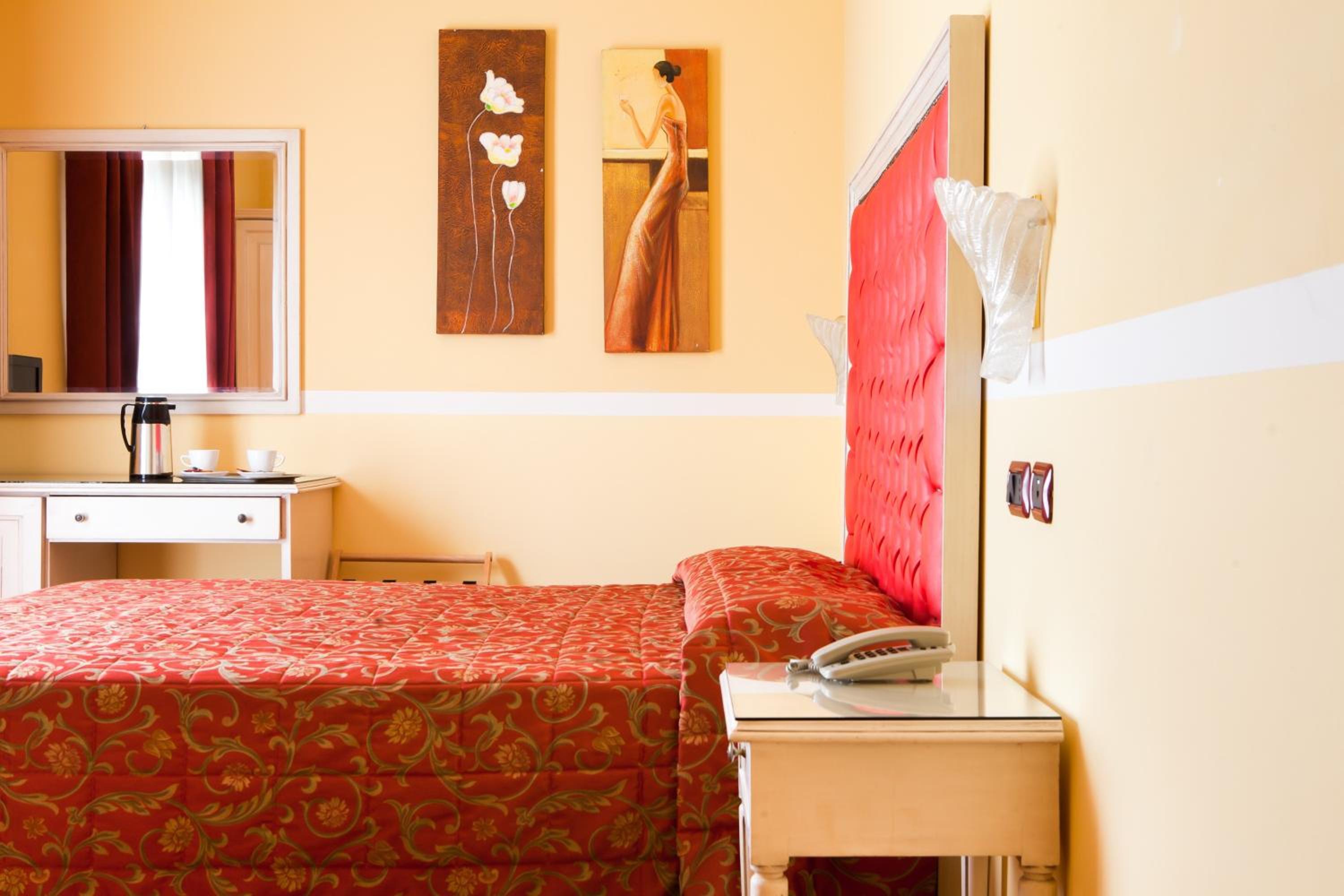 Double Room - Photo 3