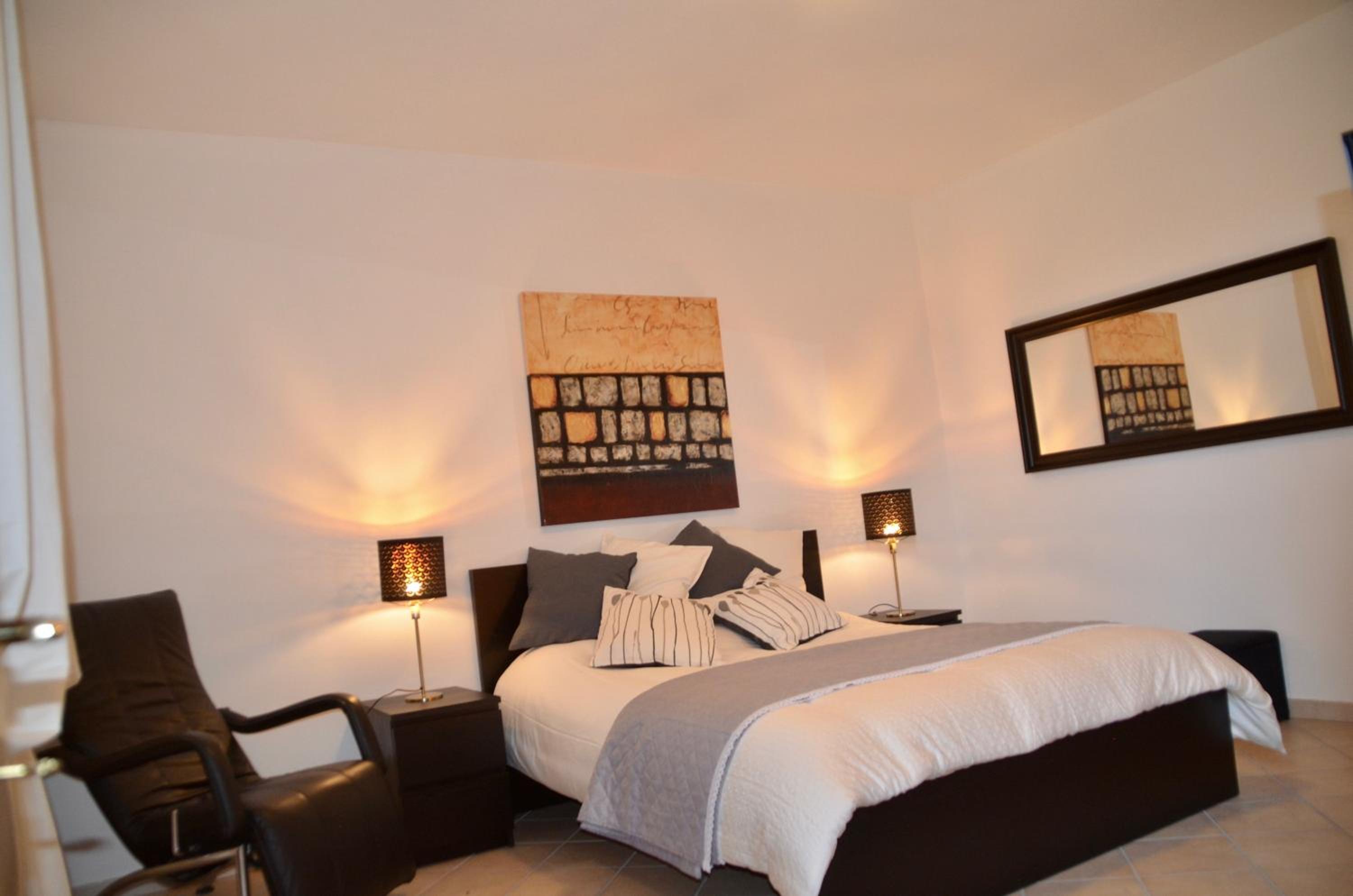 Panoramic Suite with Balcony photo 3