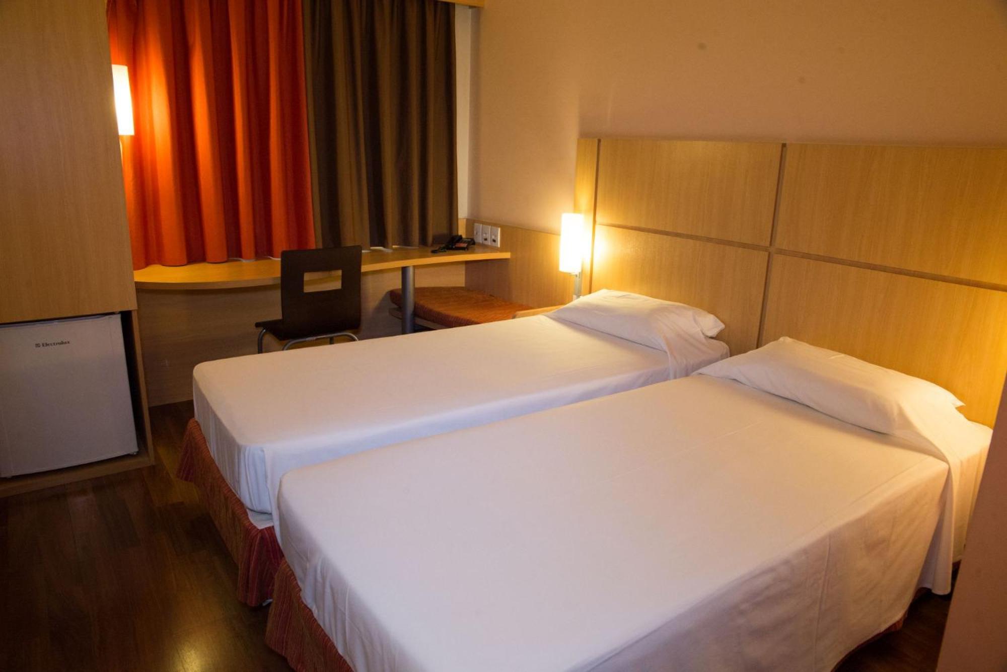 Standard Twin Room photo 3